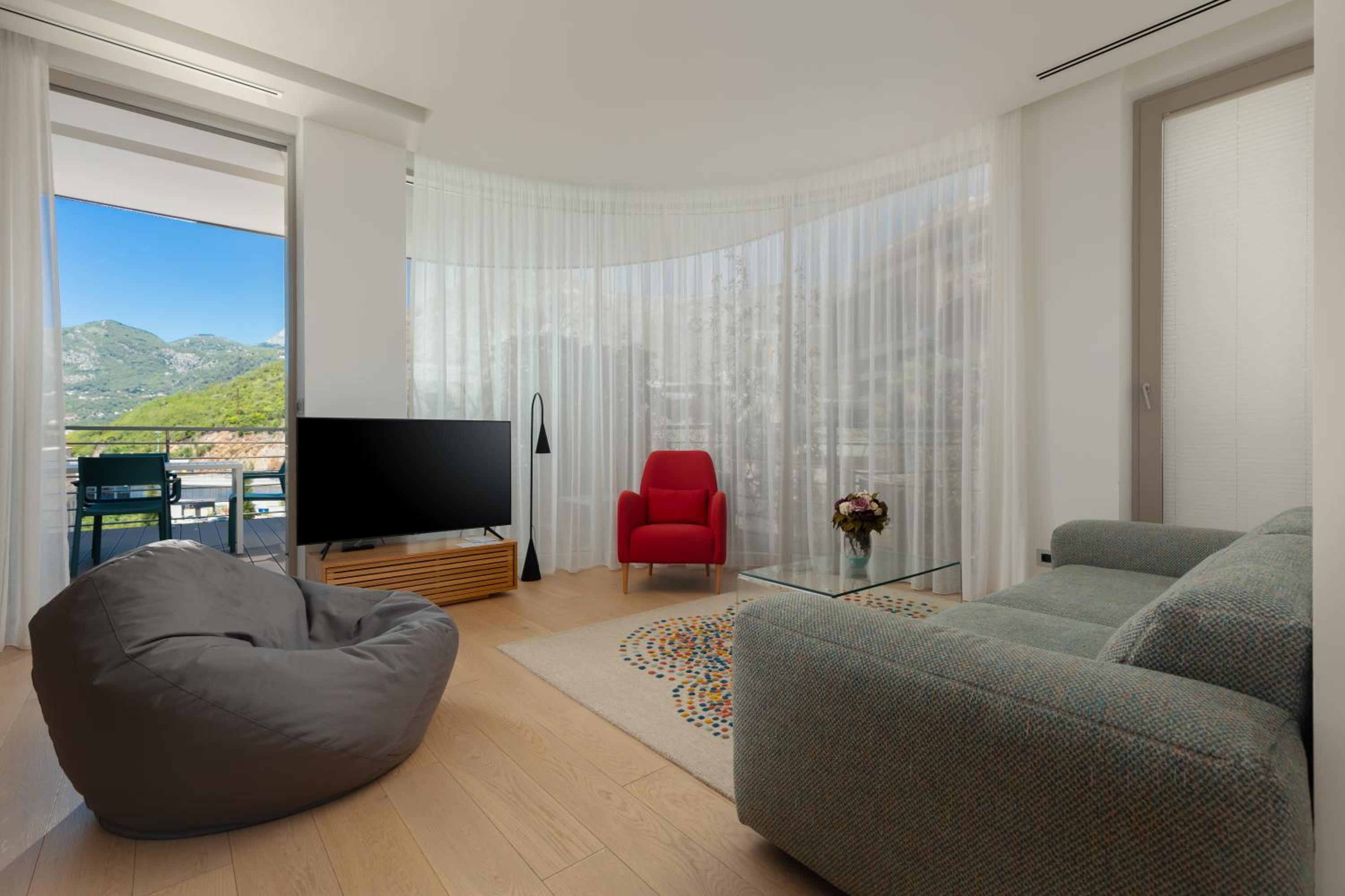 One-Bedroom Apartment with Garden View