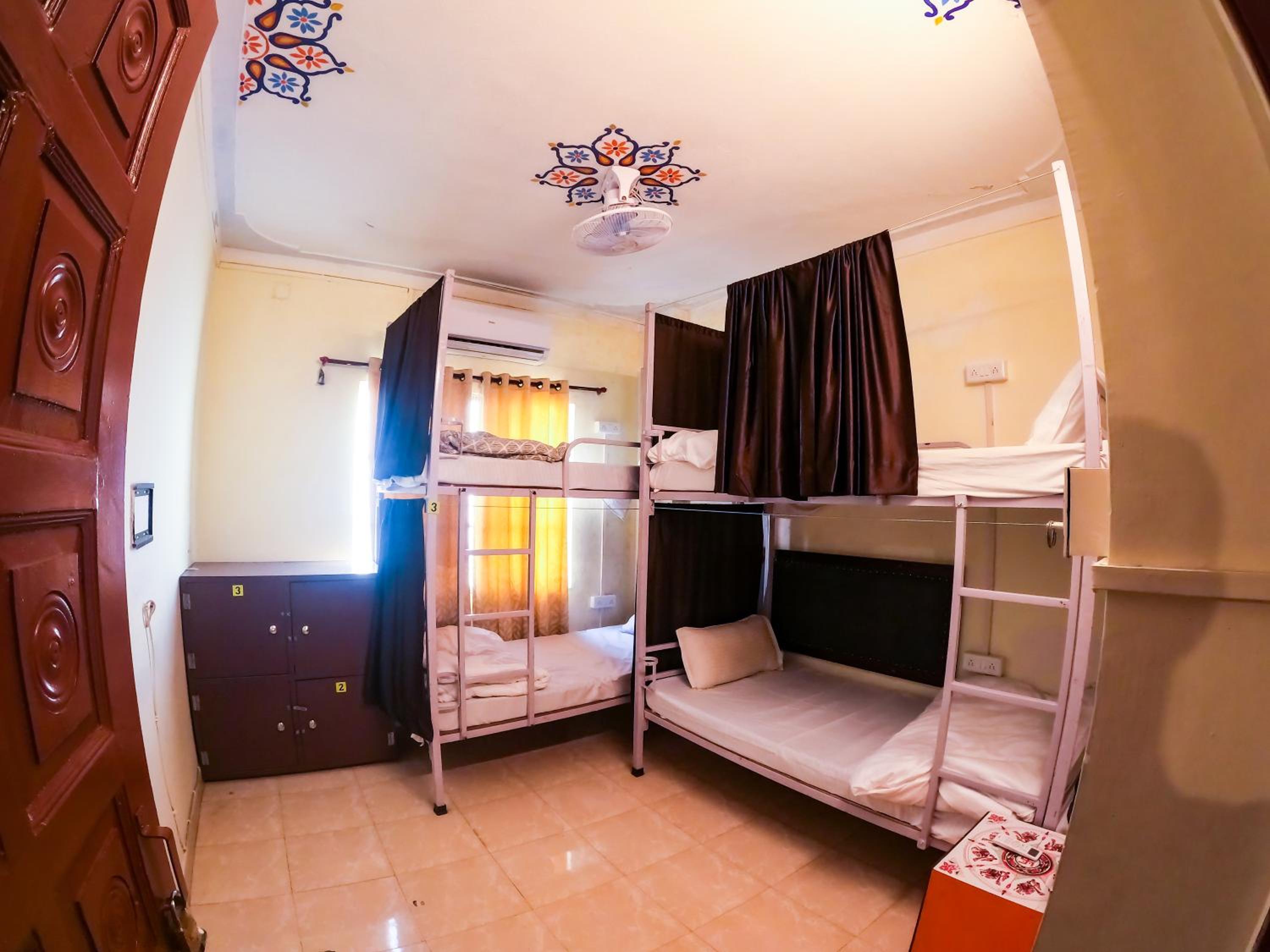 Bed in 4-Bed Female Dormitory Room photo 1