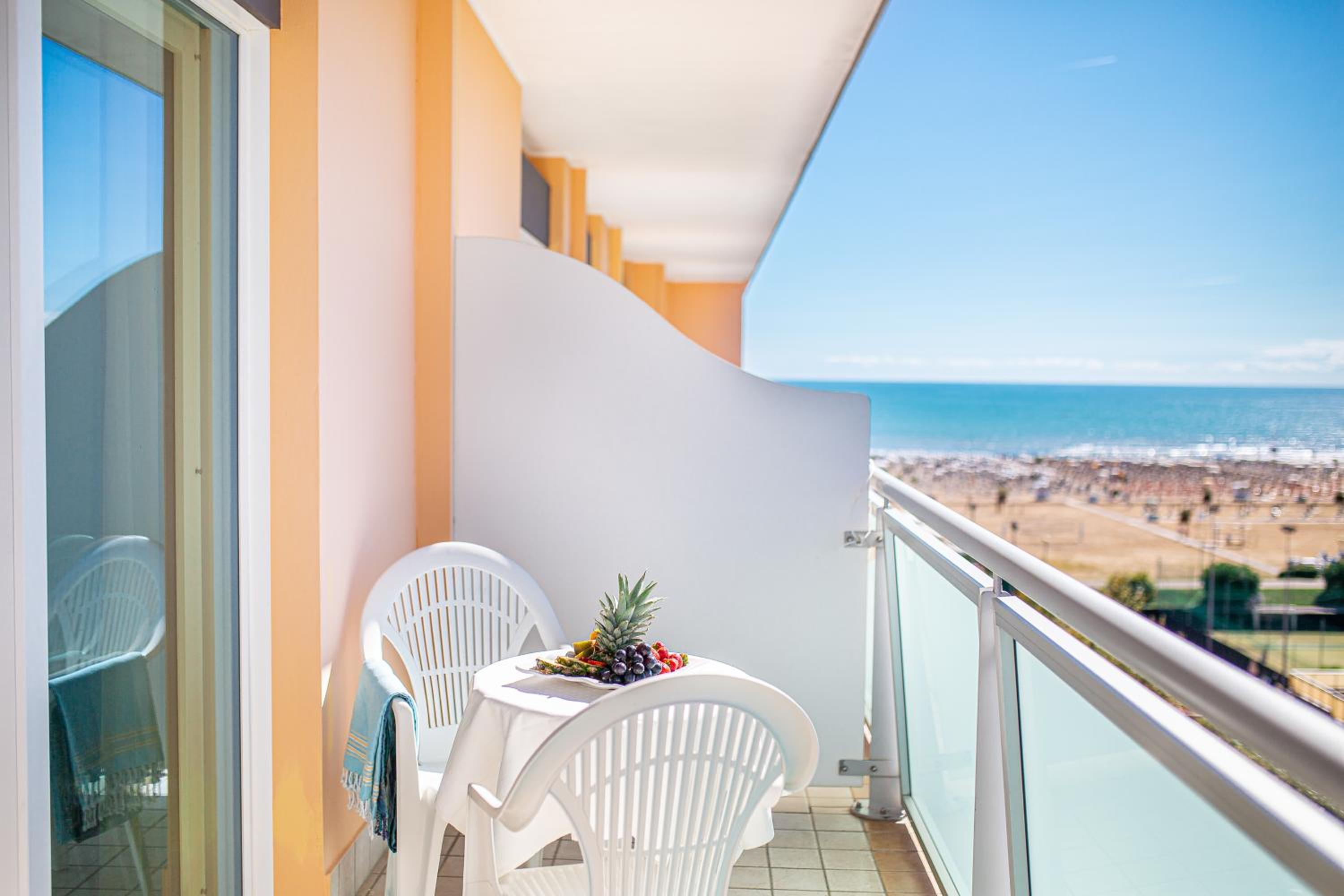 Double or Twin Room with Partial Sea View - Photo 7