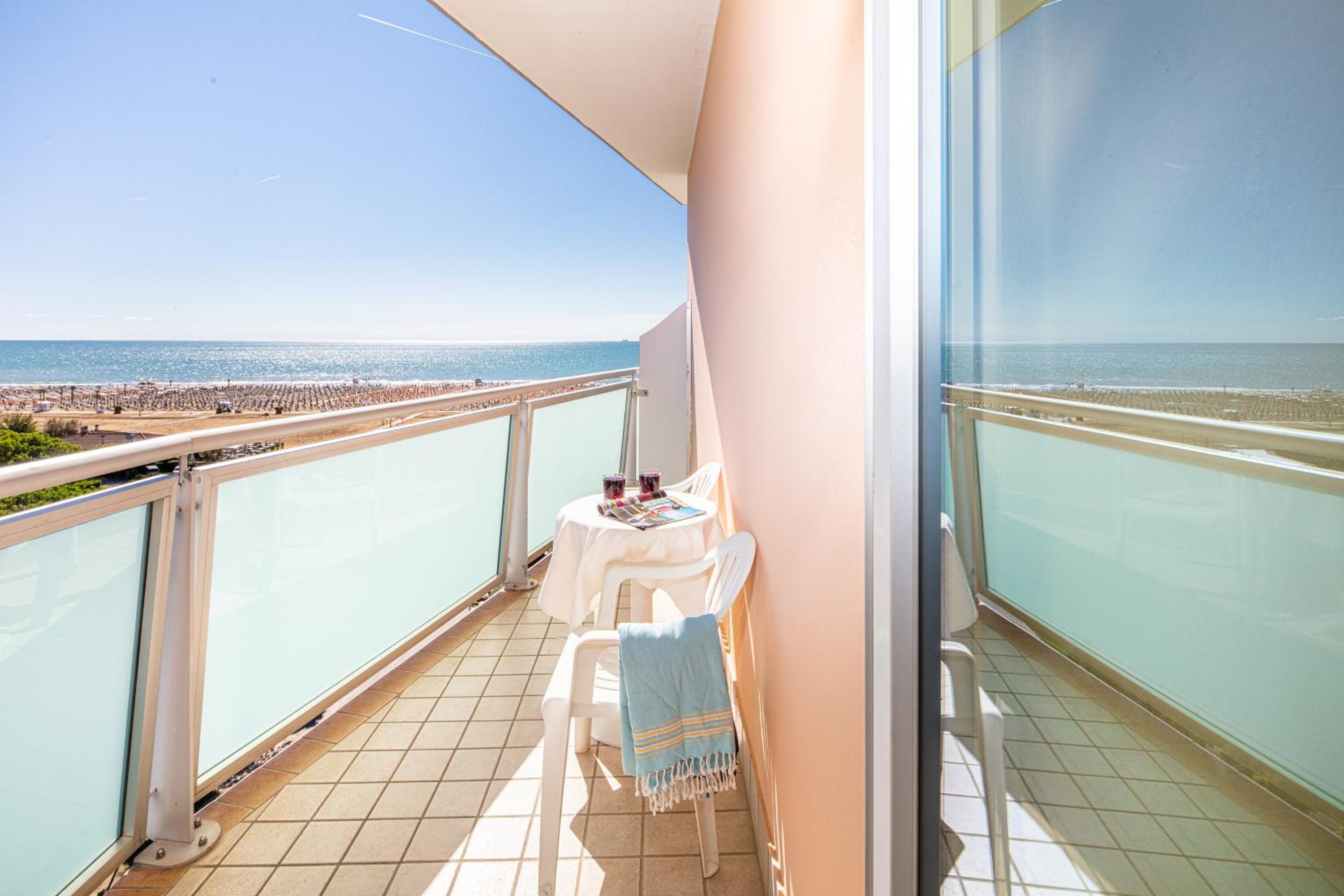 Basic Double Room with Partial Sea View - Photo 2