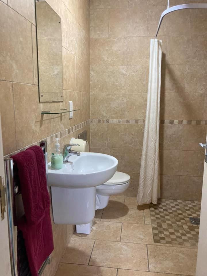 Family Room with Private Bathroom photo 3