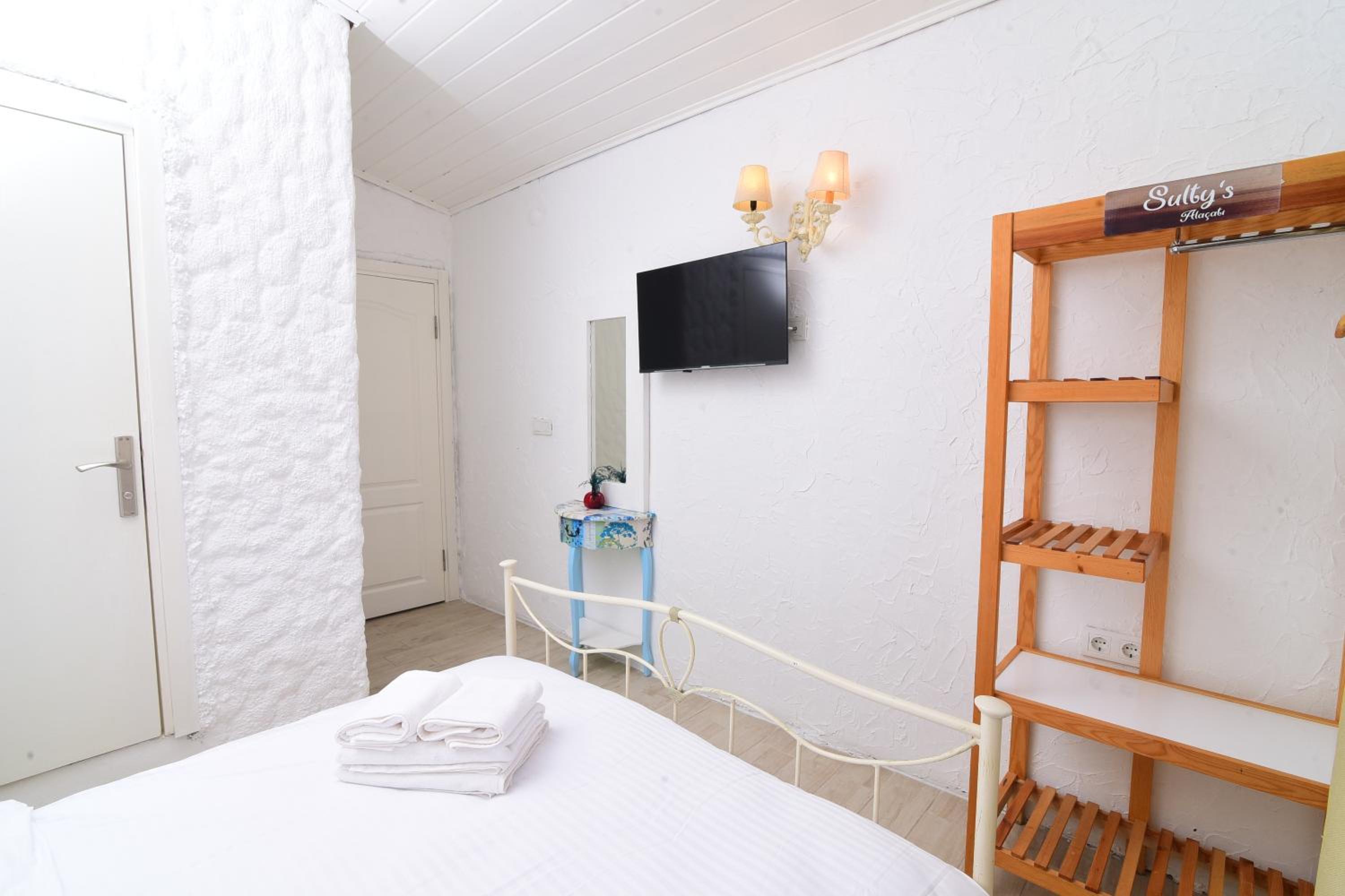 Standard Double Room photo 3