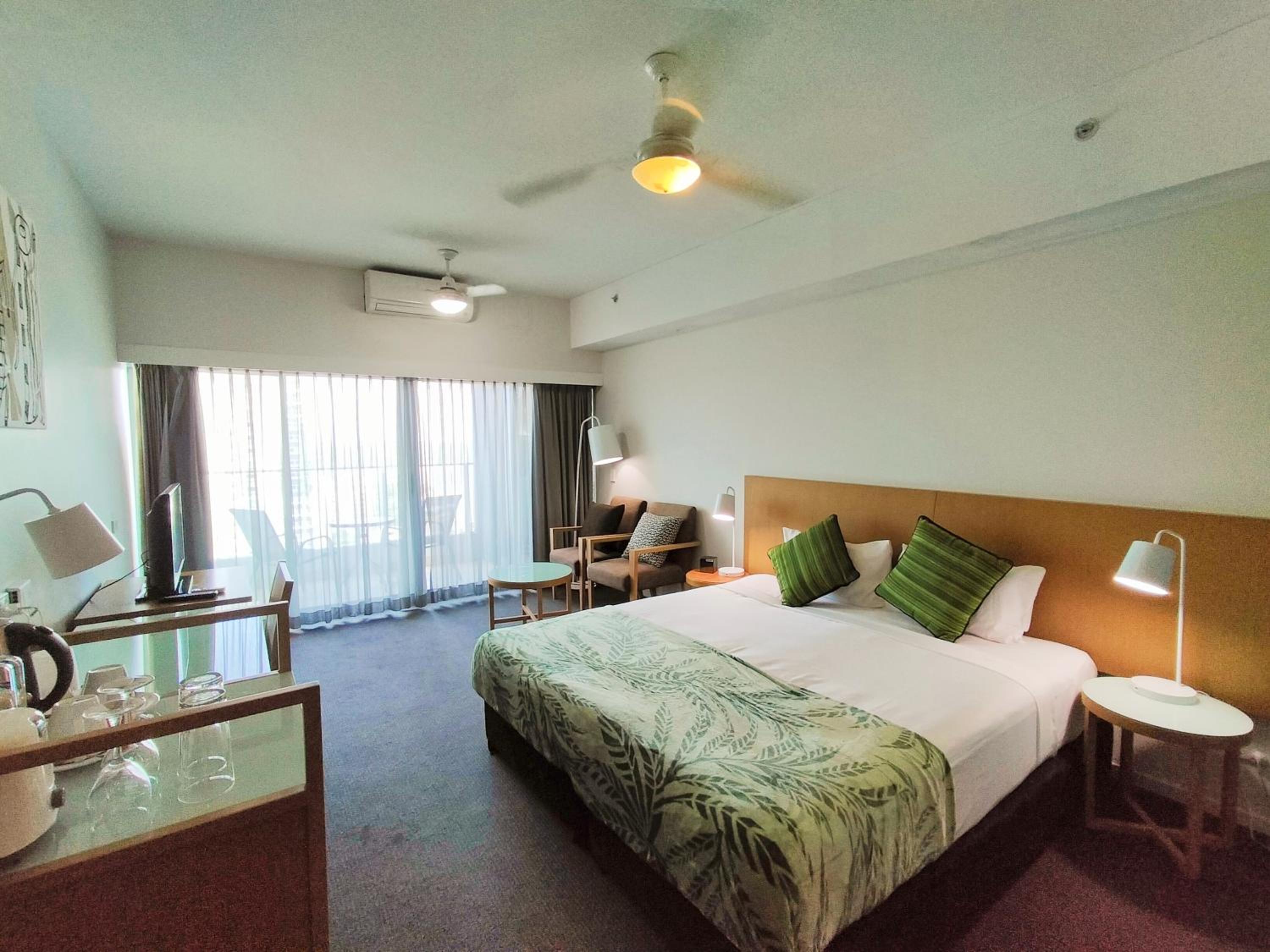King Suite with Balcony + $25 Litchfield or Fishing Voucher pp photo 3