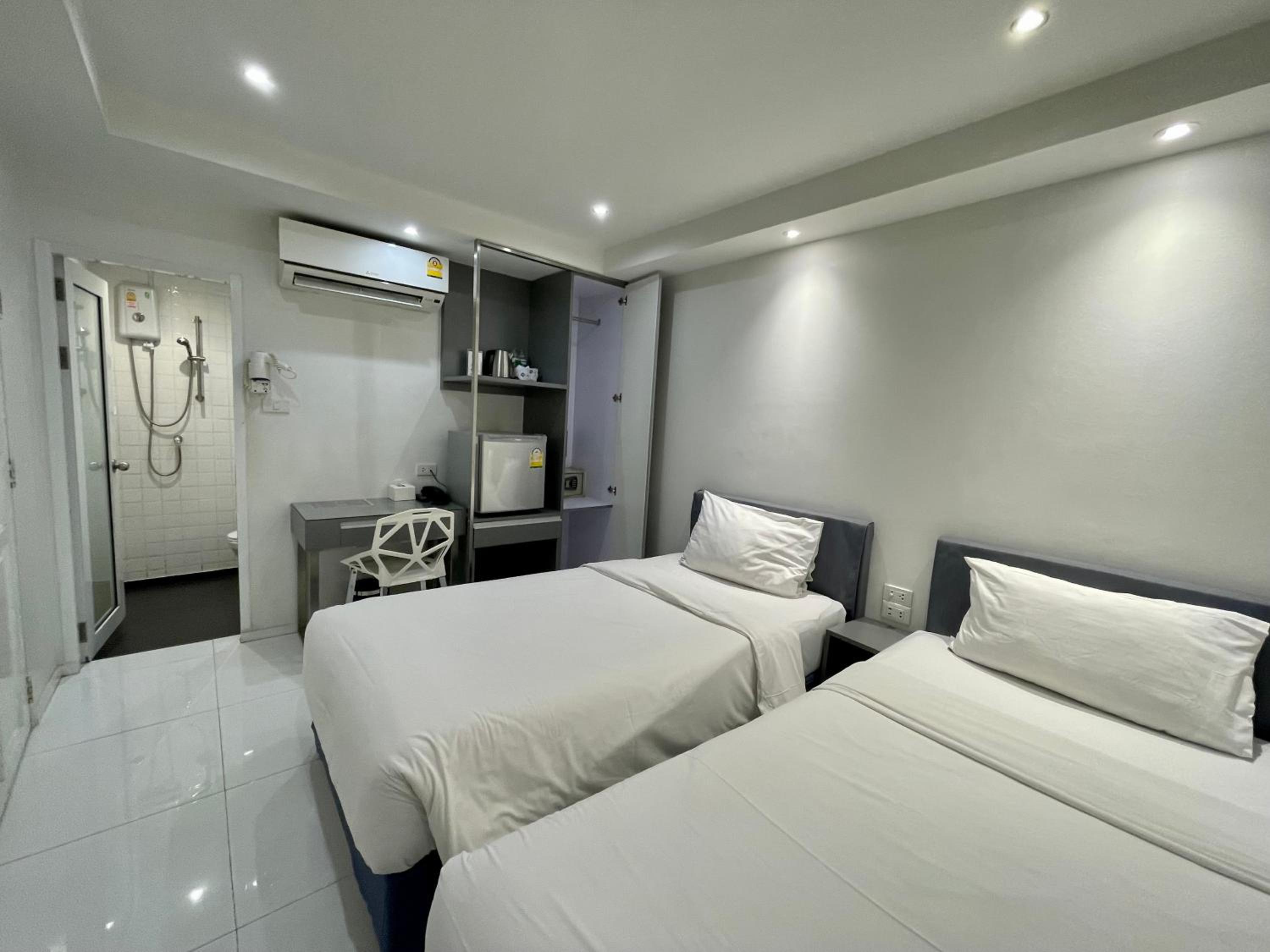 Economy Twin Room photo 1