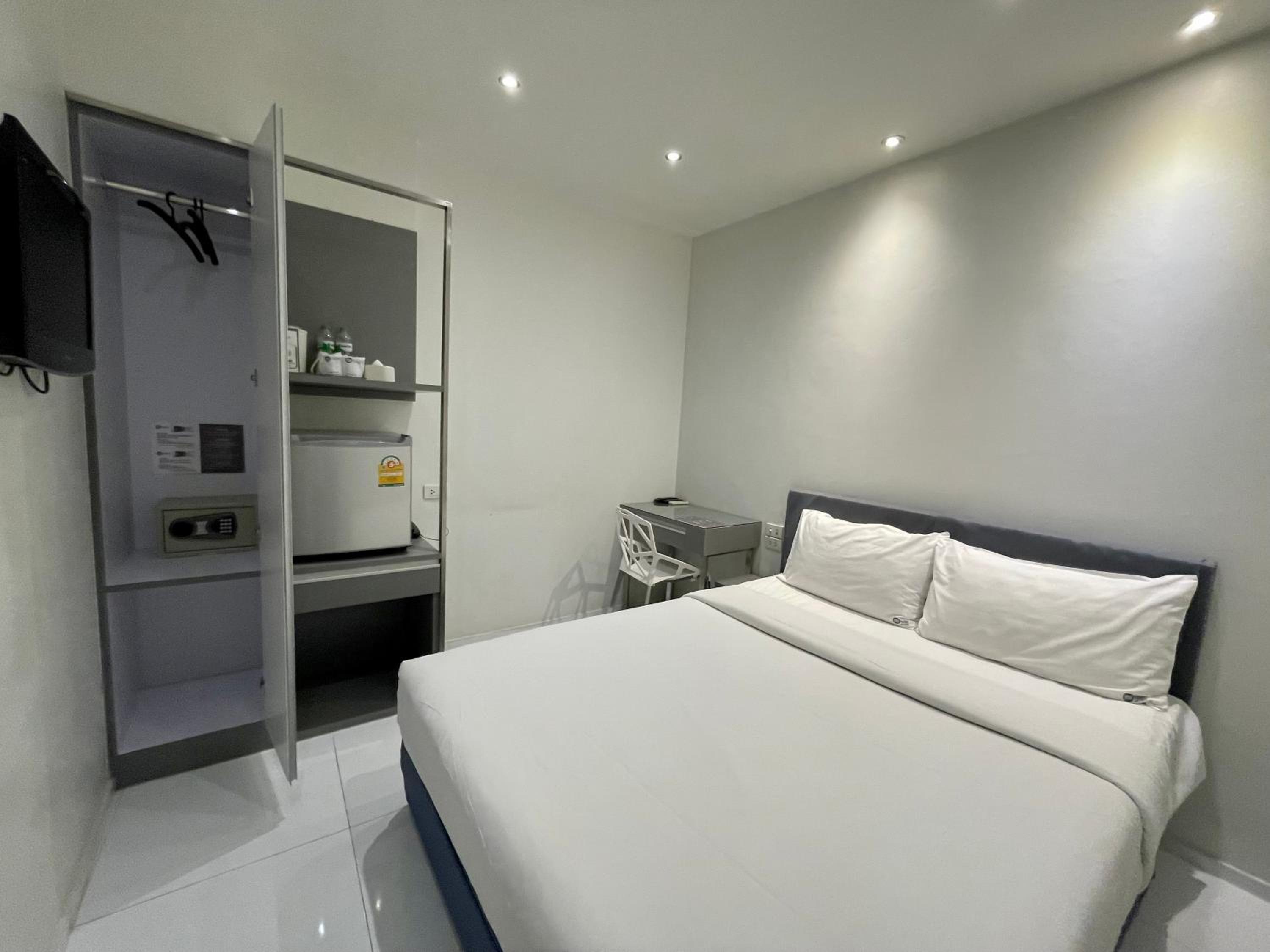 Economy Double Room photo 3