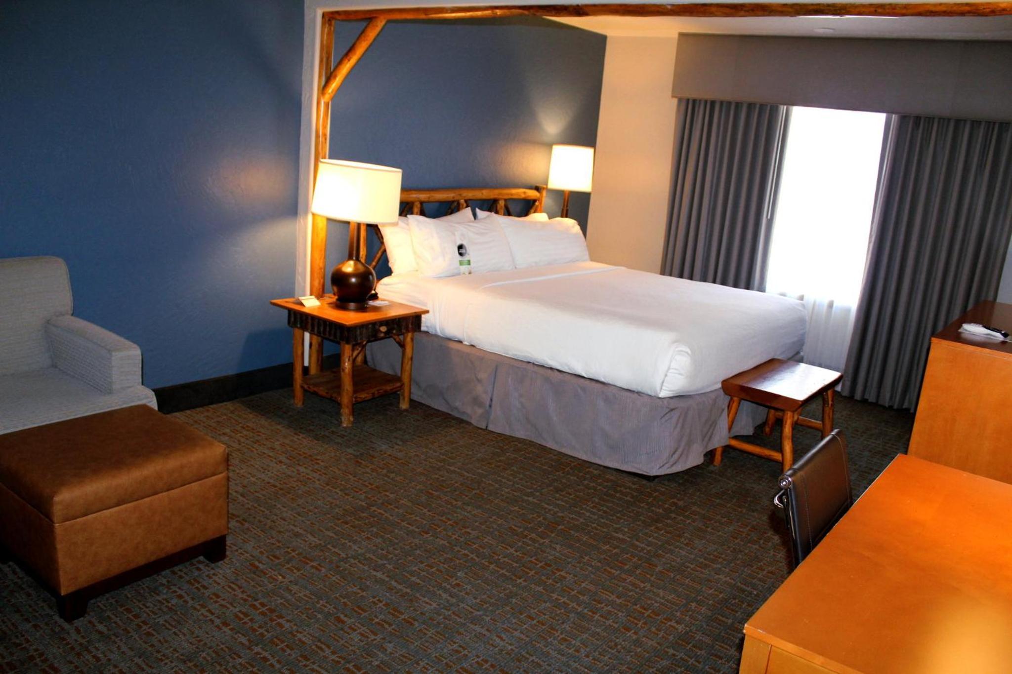 Standard King Room - Photo 5