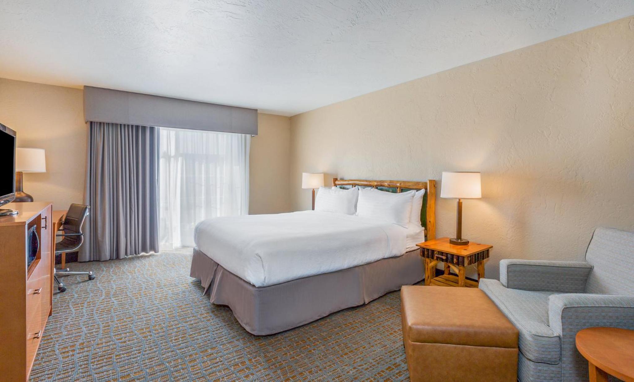 Standard King Room - Photo 3