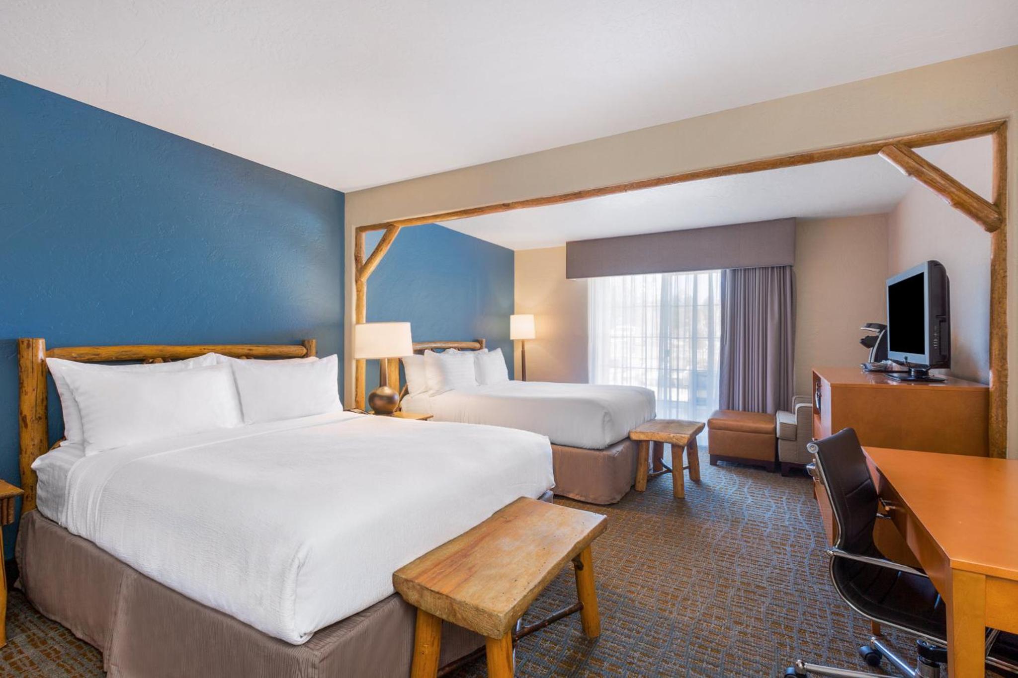 Queen Room with Two Queen Beds and Pool View - Photo 1