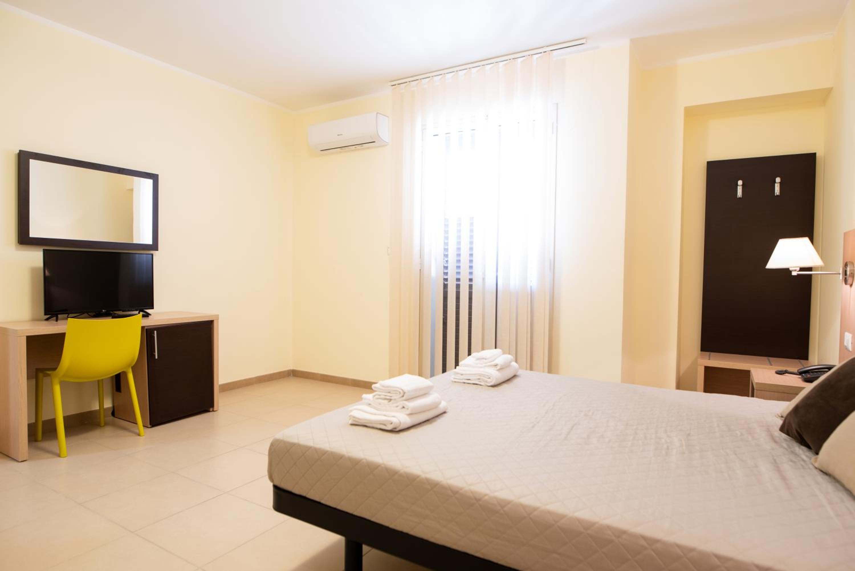 Large Double or Twin Room photo 2