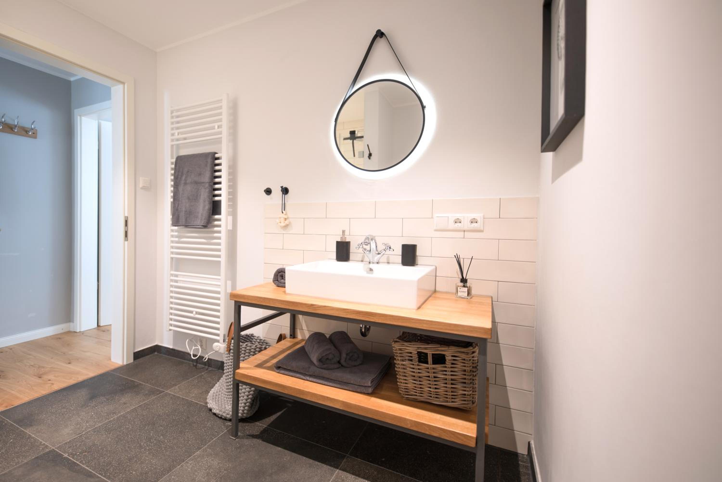 One-Bedroom Apartment photo 2