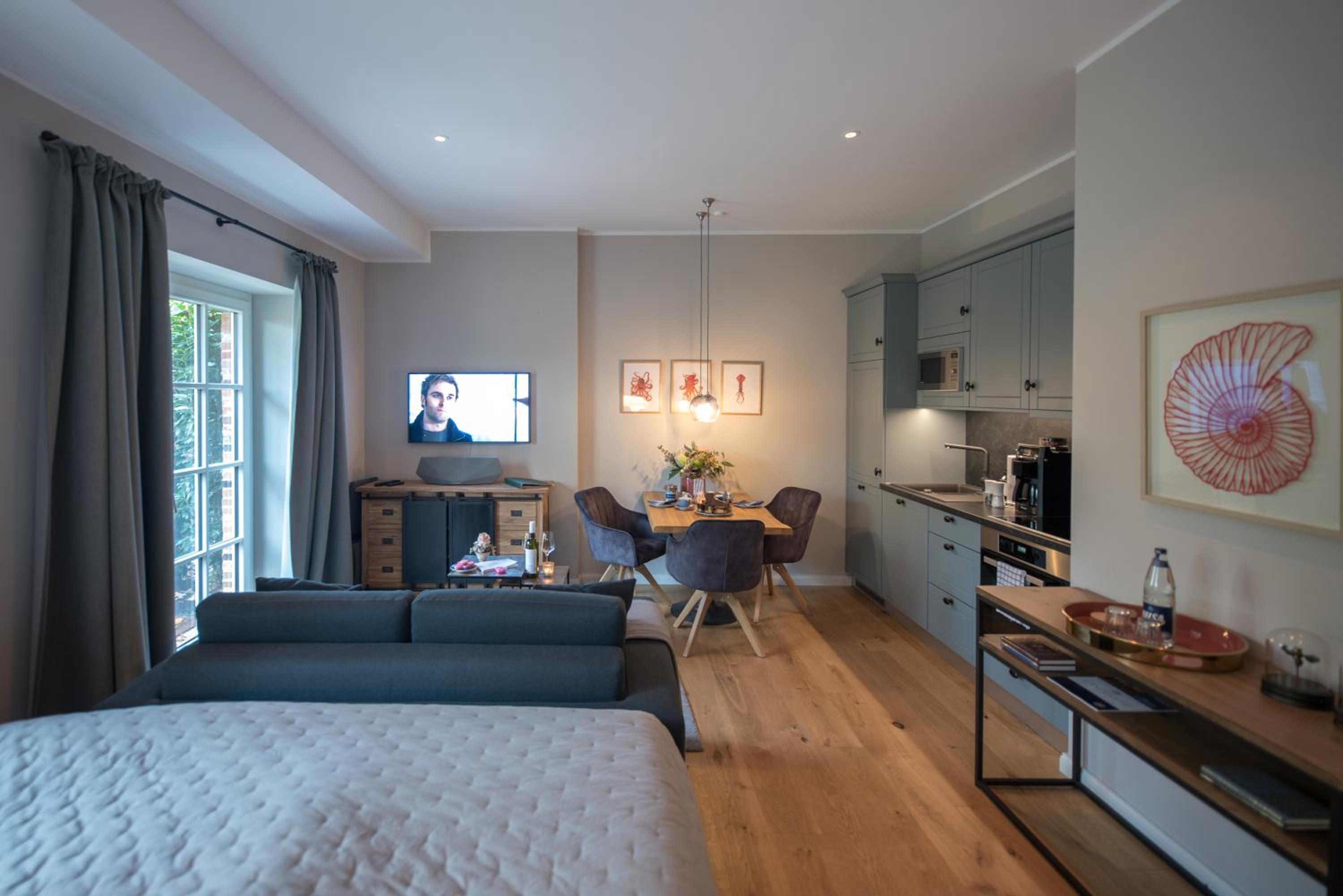 One-Bedroom Apartment photo 2