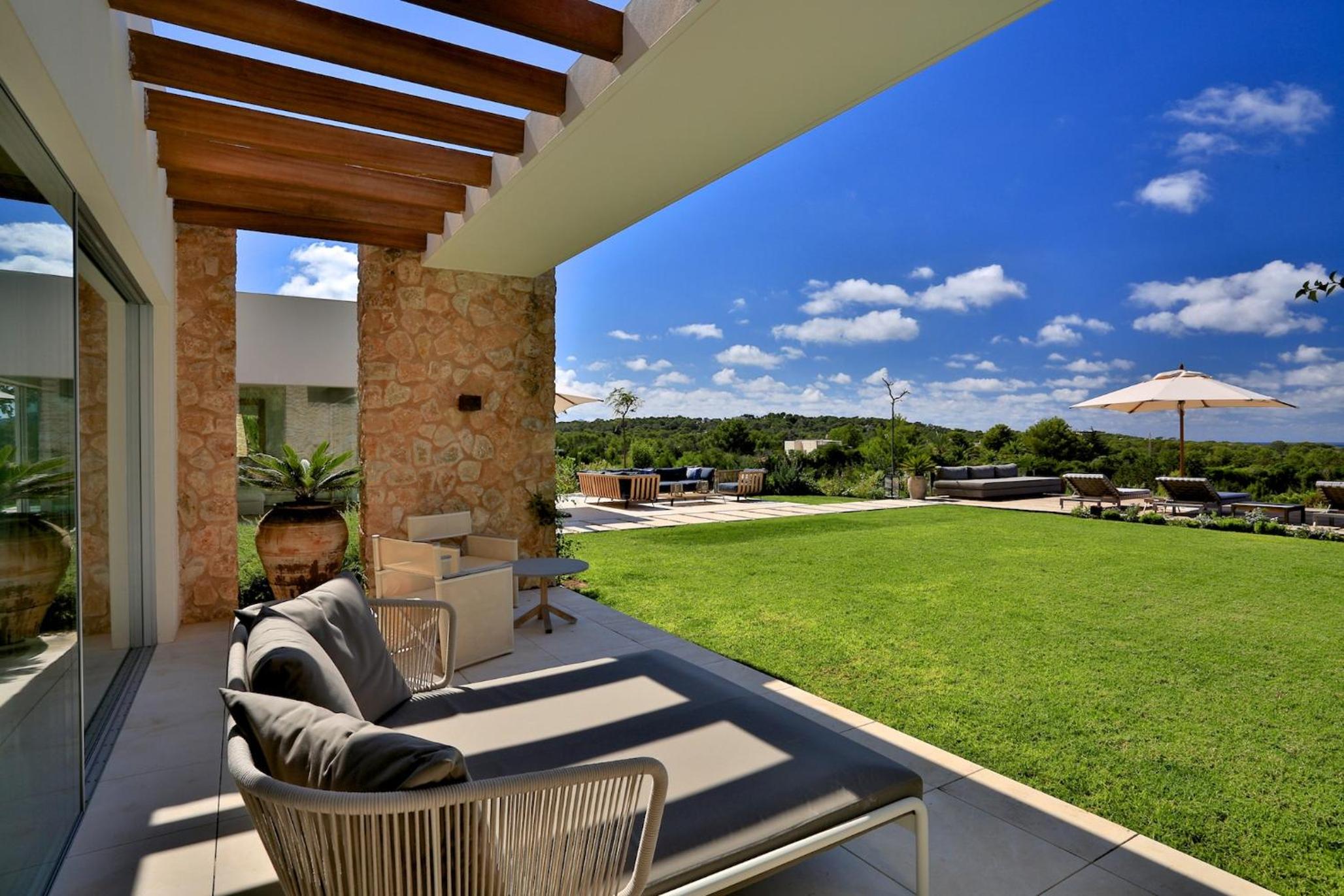 Five-Bedroom Villa photo 2