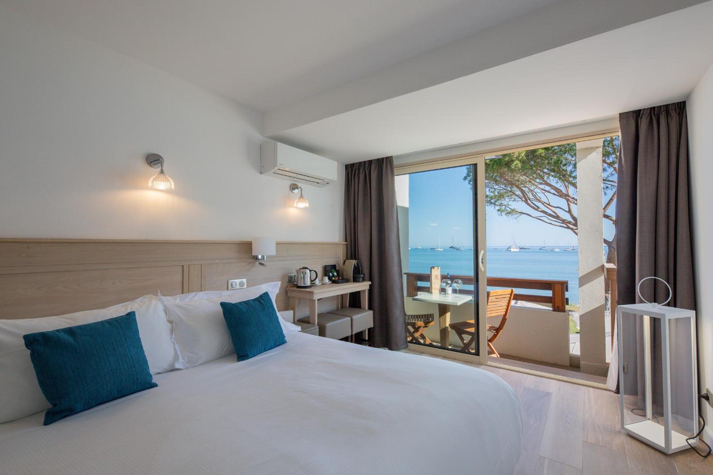 Room with Balcony and Sea View photo 1