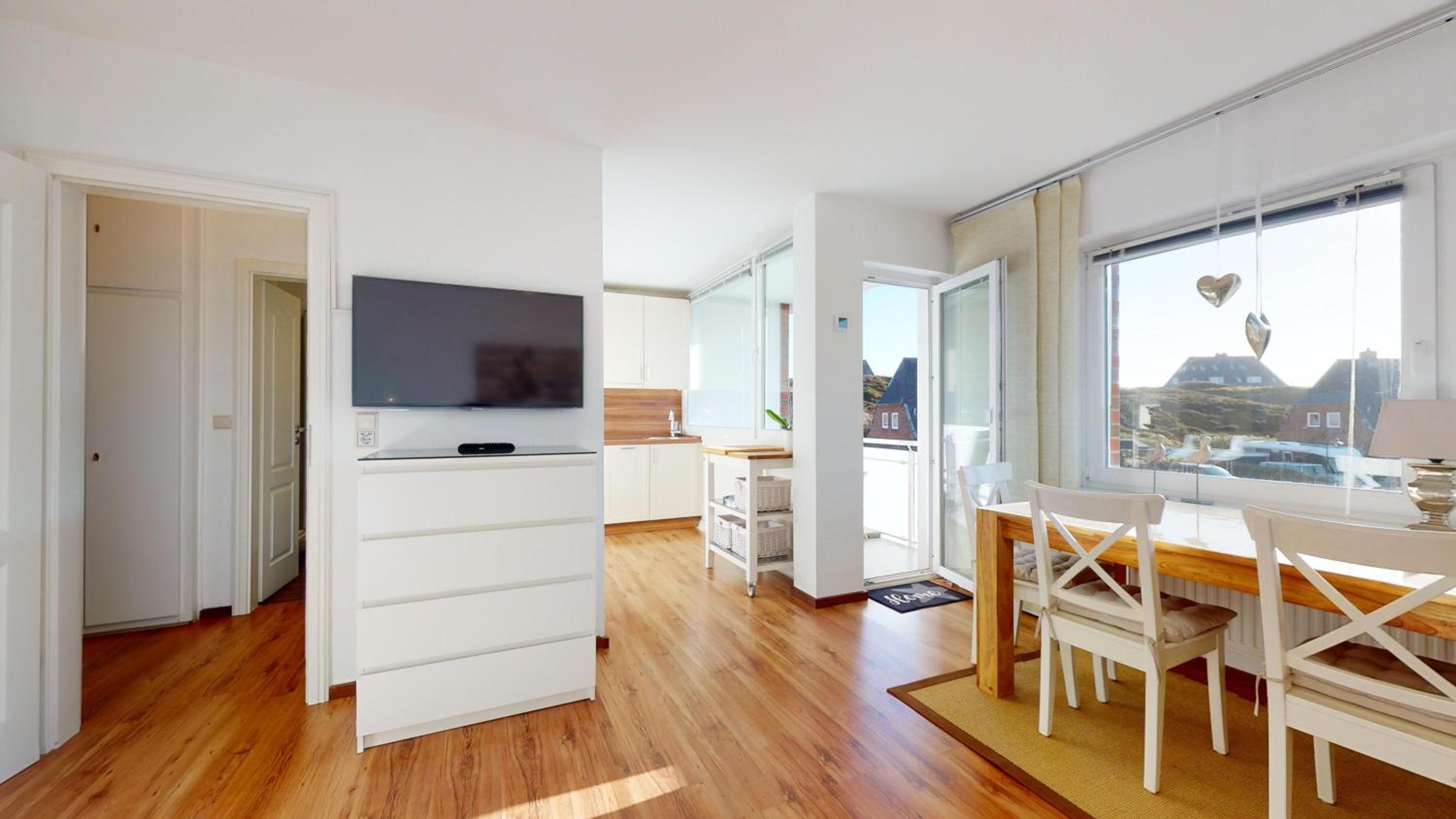 Apartment with Balcony photo 1