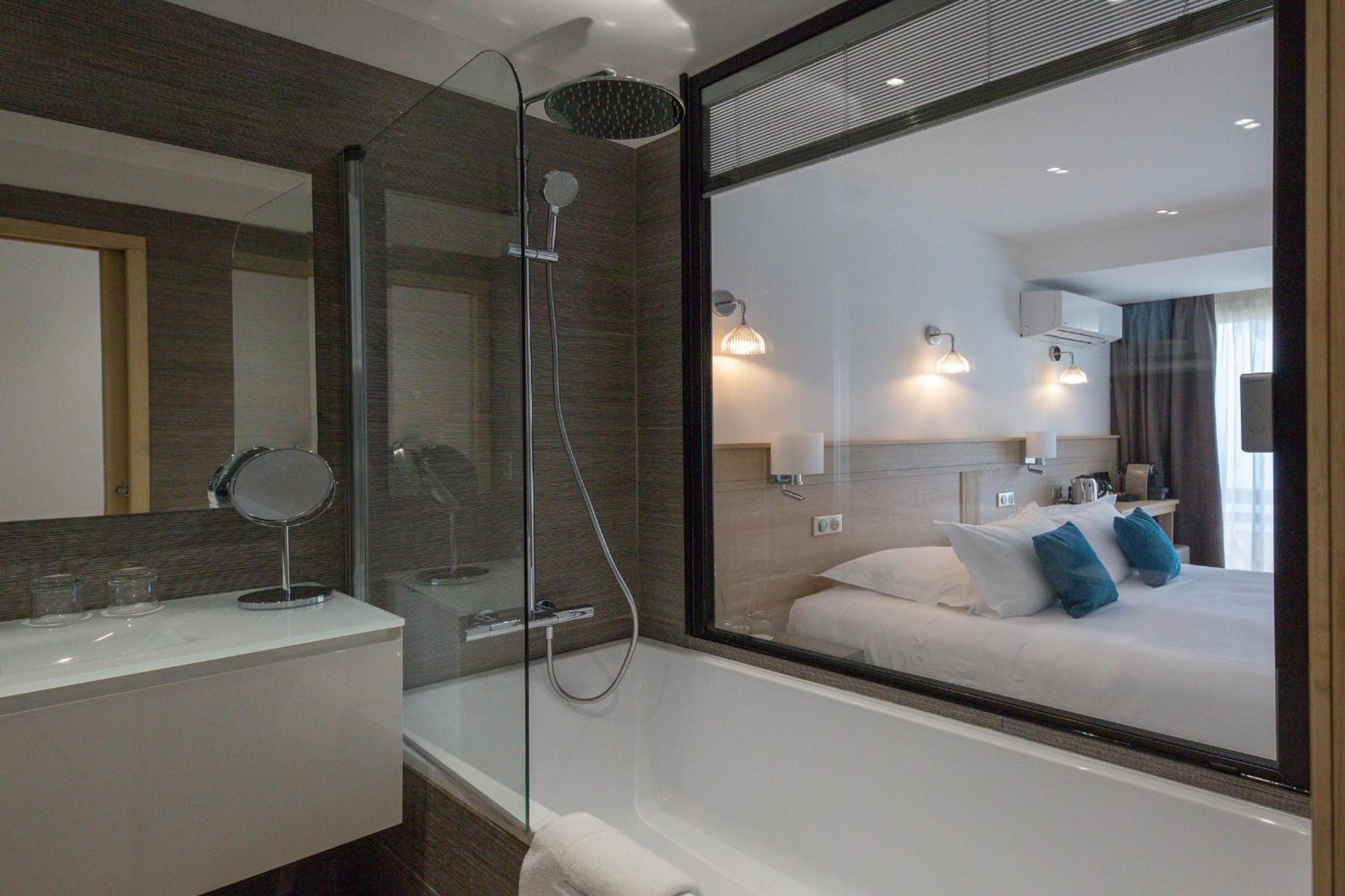 Room with Balcony and Sea View photo 2