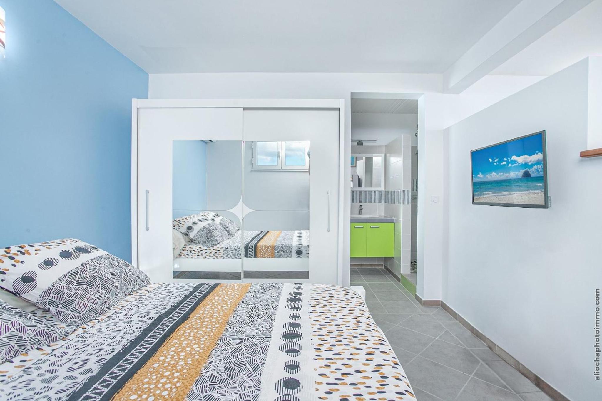 One-Bedroom Apartment - Photo 1