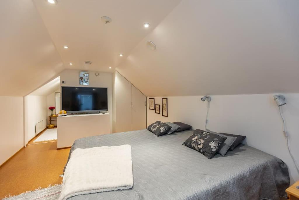 Three-Bedroom Villa - Photo 25