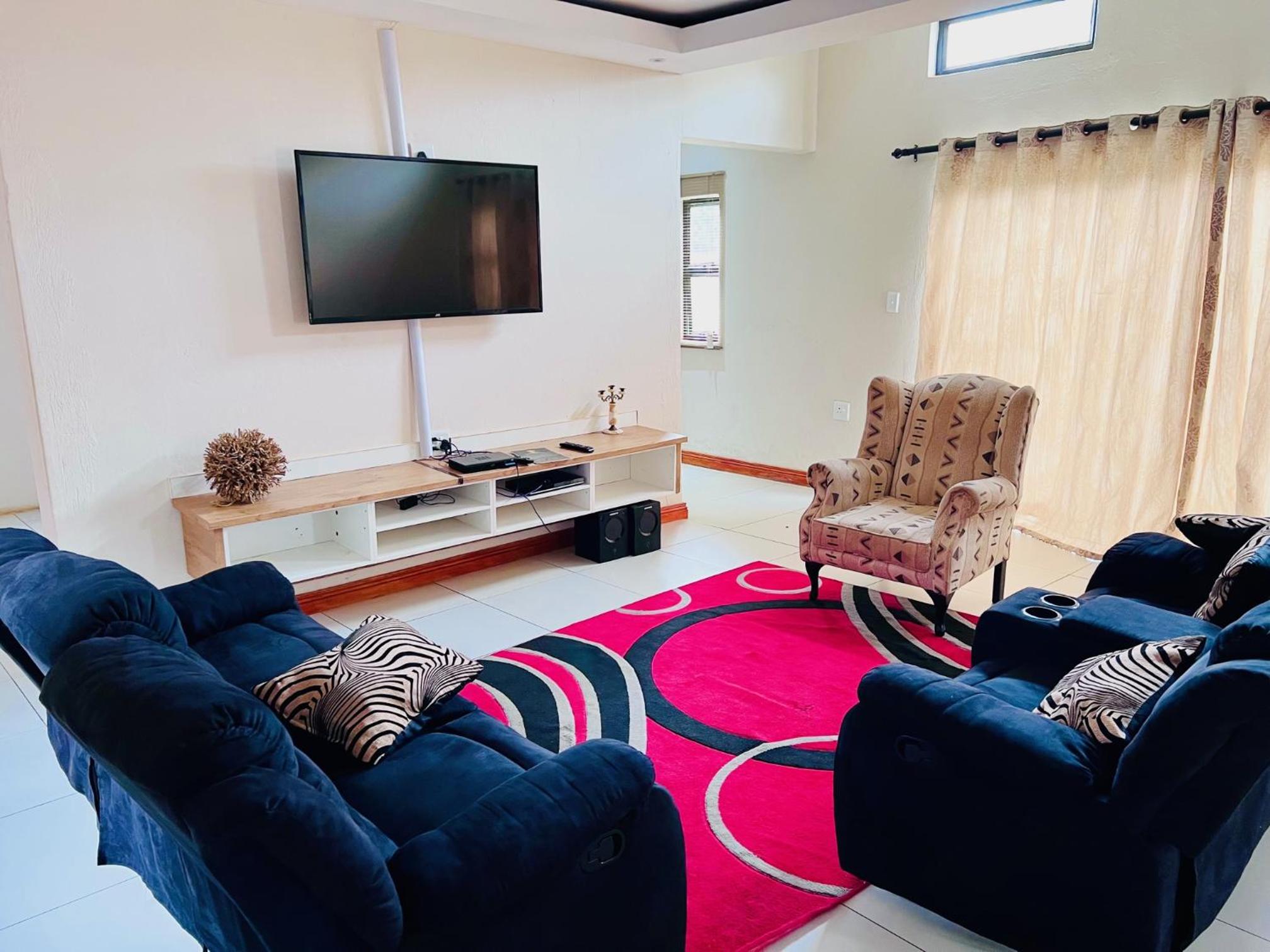 Deluxe Two-Bedroom Apartment with Garden View photo 1