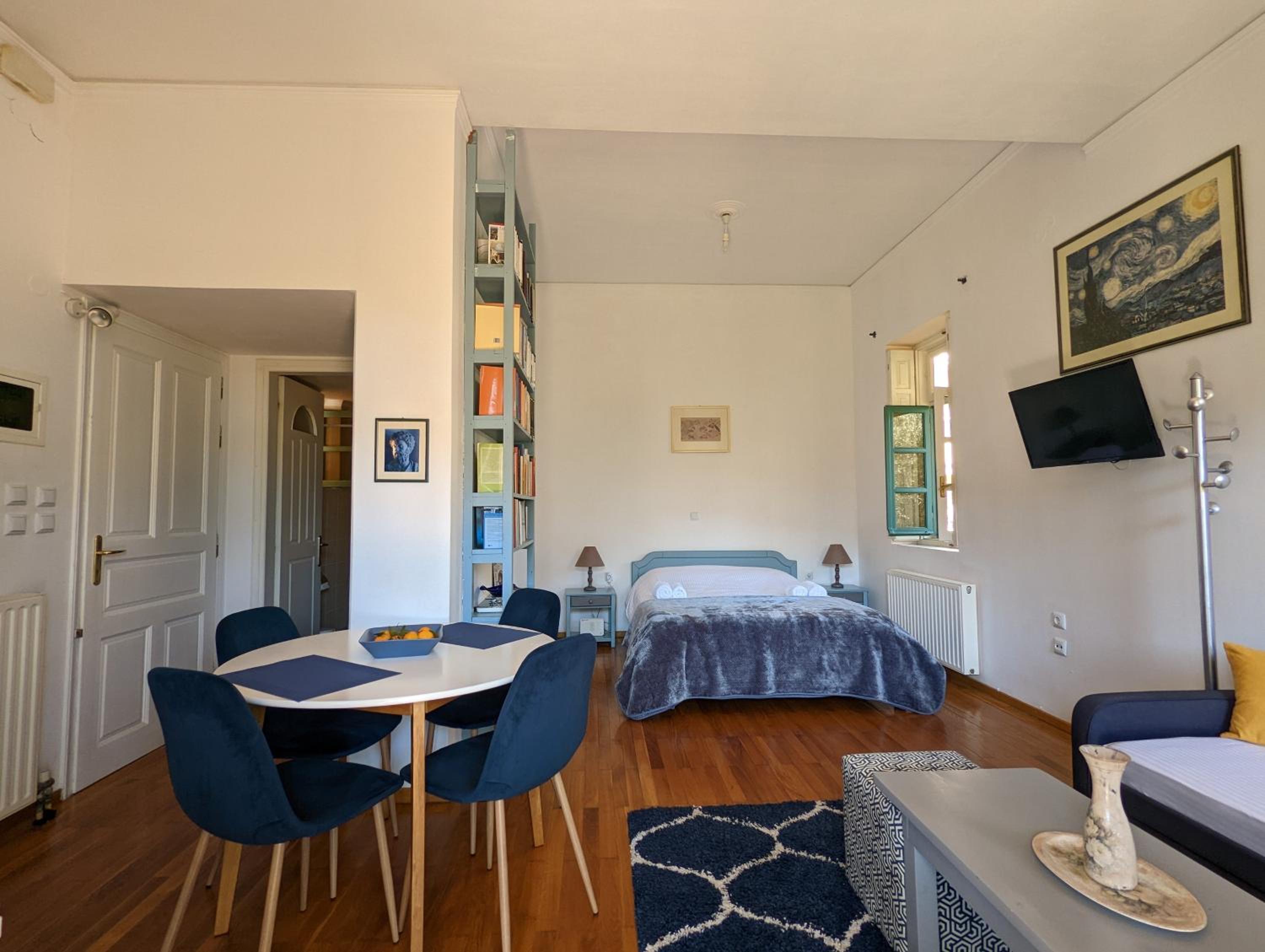 Studio Apartment photo 1