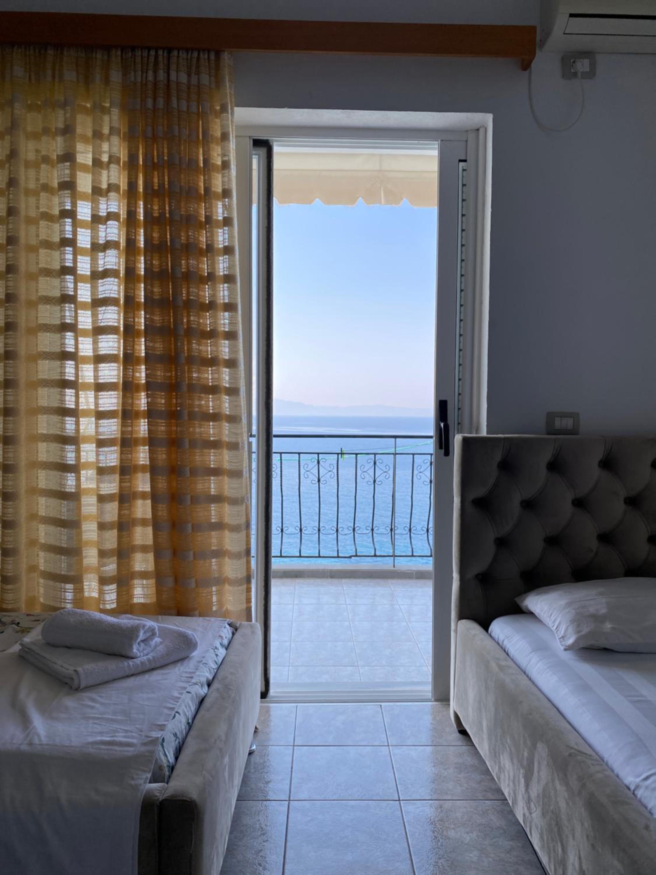 Family Room with Sea View photo 2