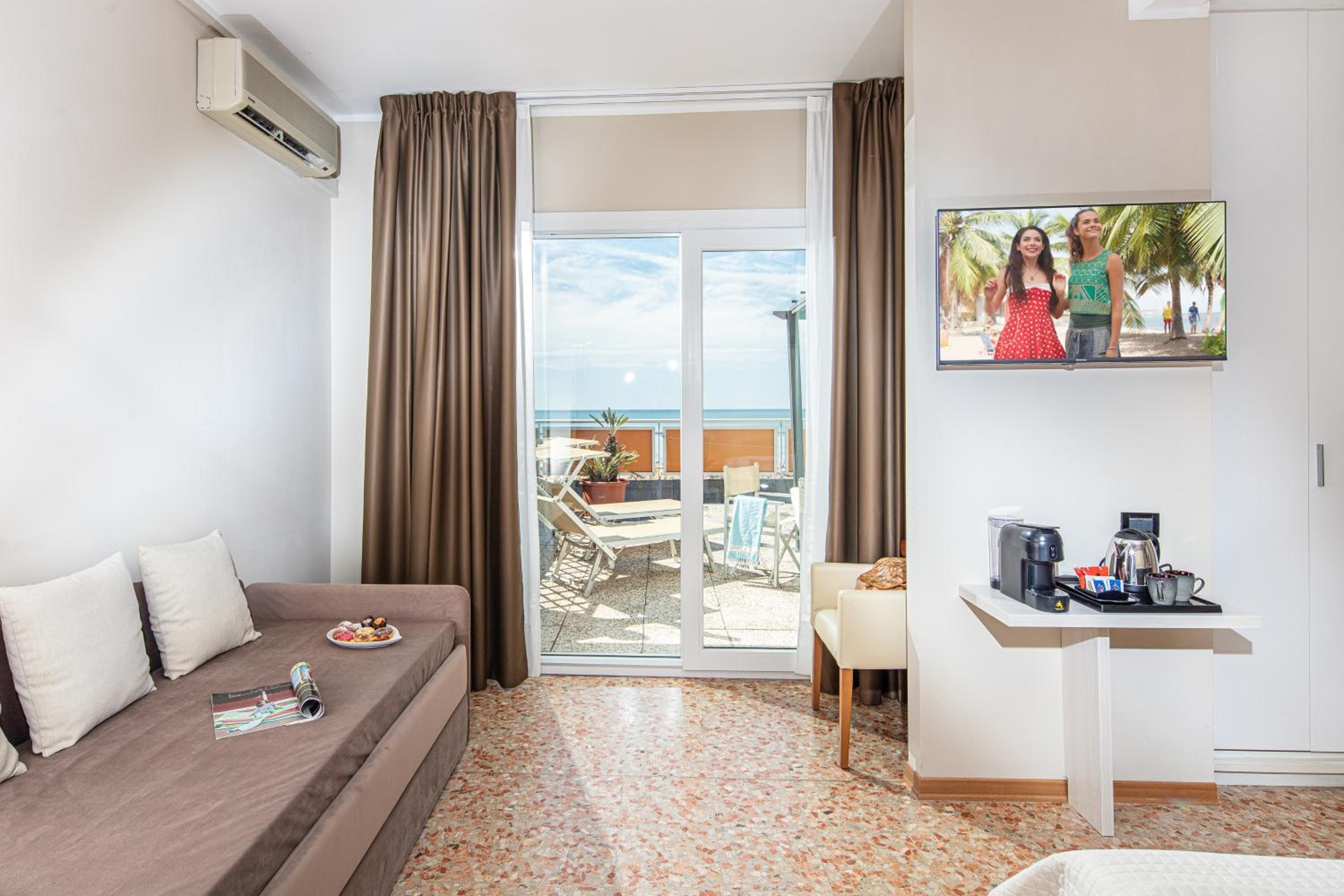 Triple Room with Terrace - Photo 10