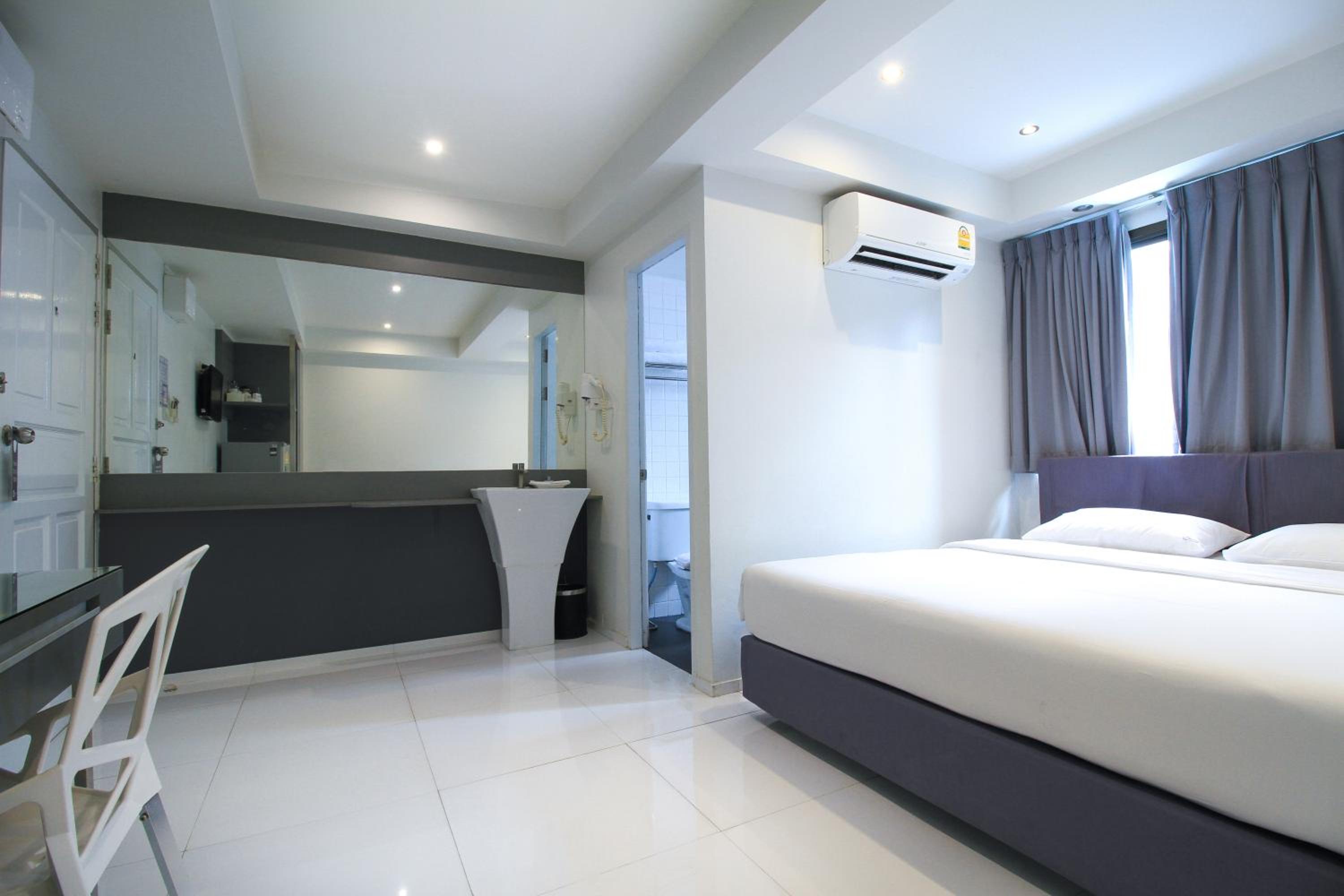 Standard Double Room photo 2