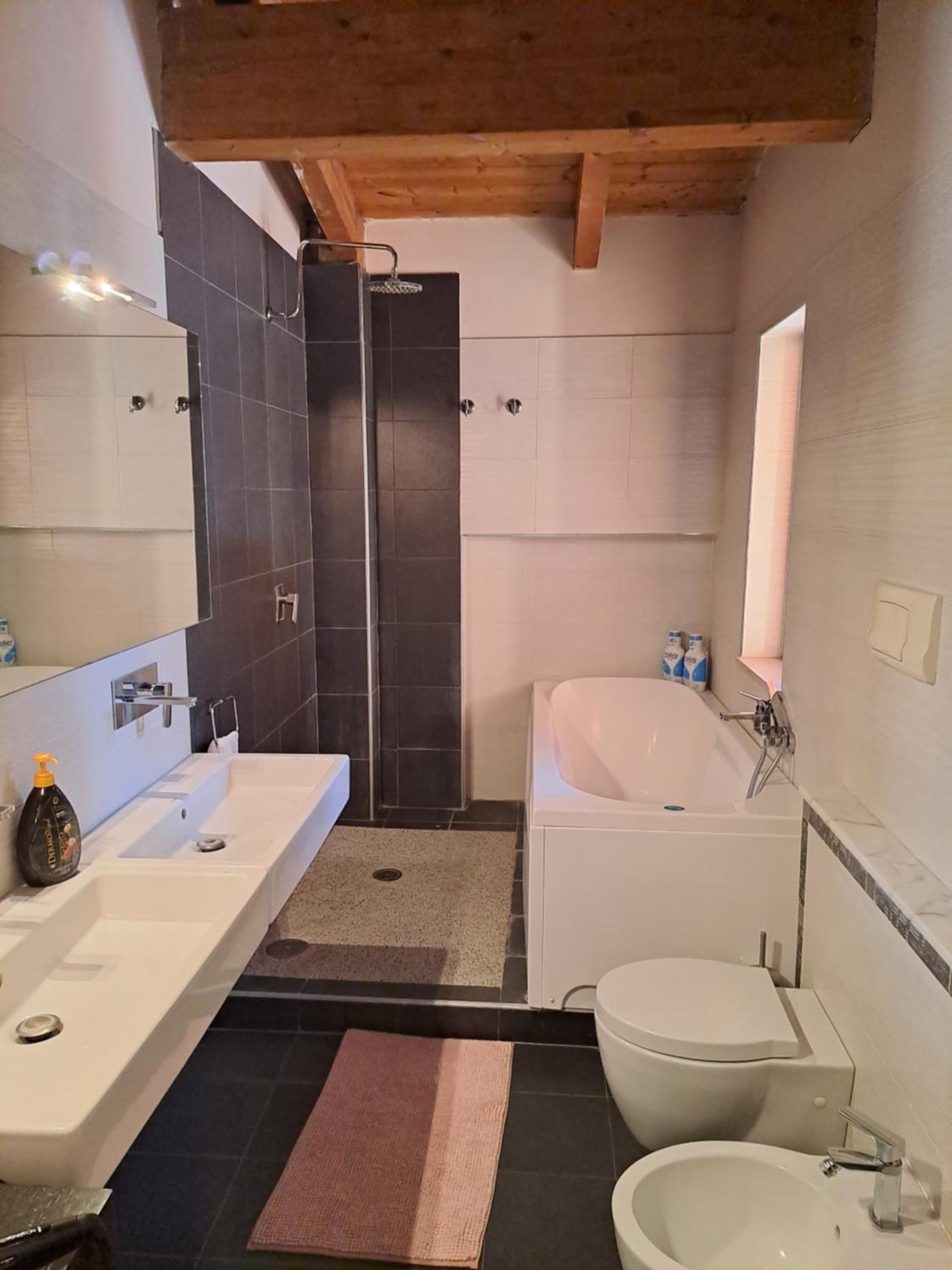 Deluxe Double Room With Balcony photo 2