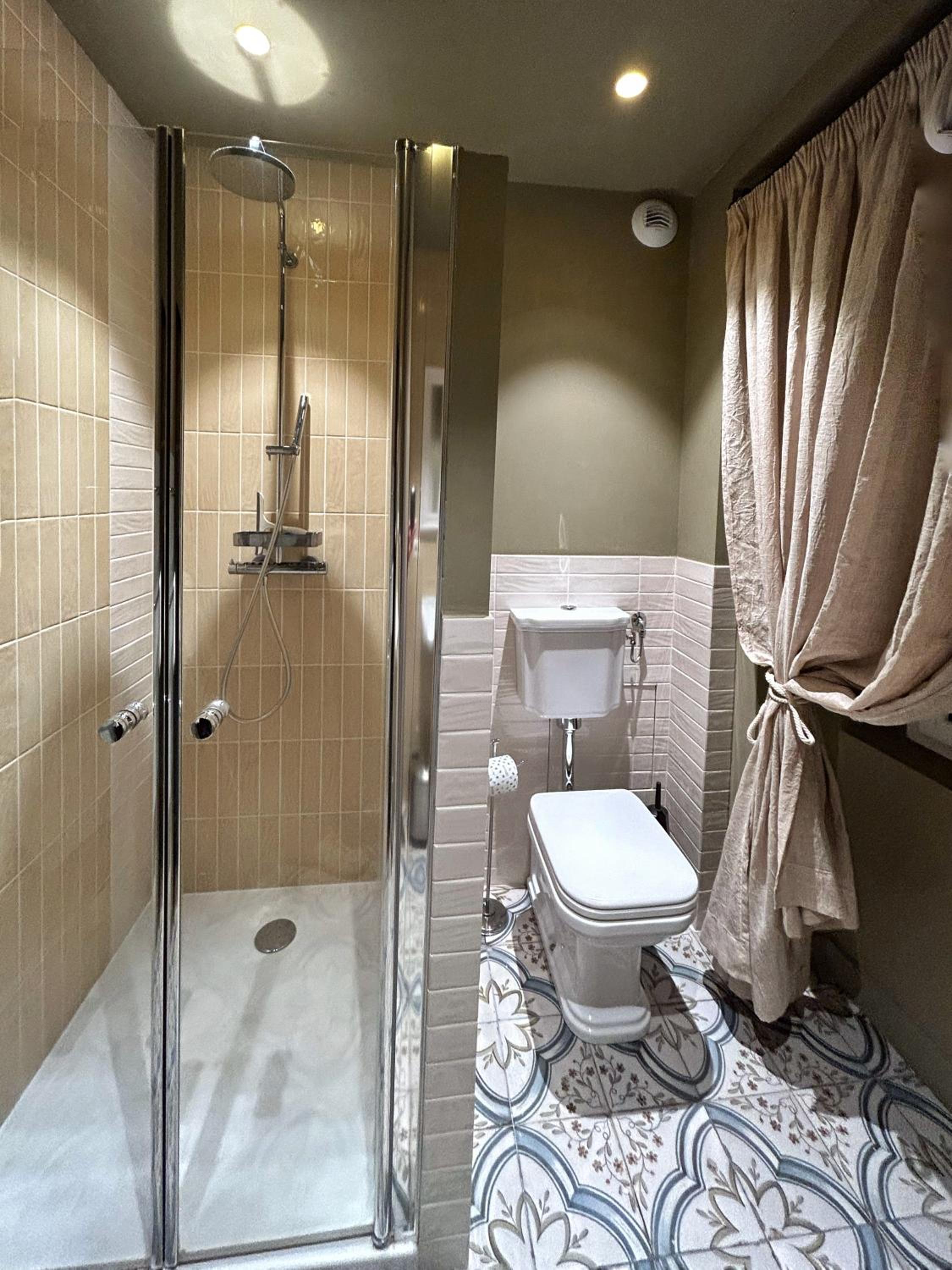 Double Room with Pool View - Photo 3