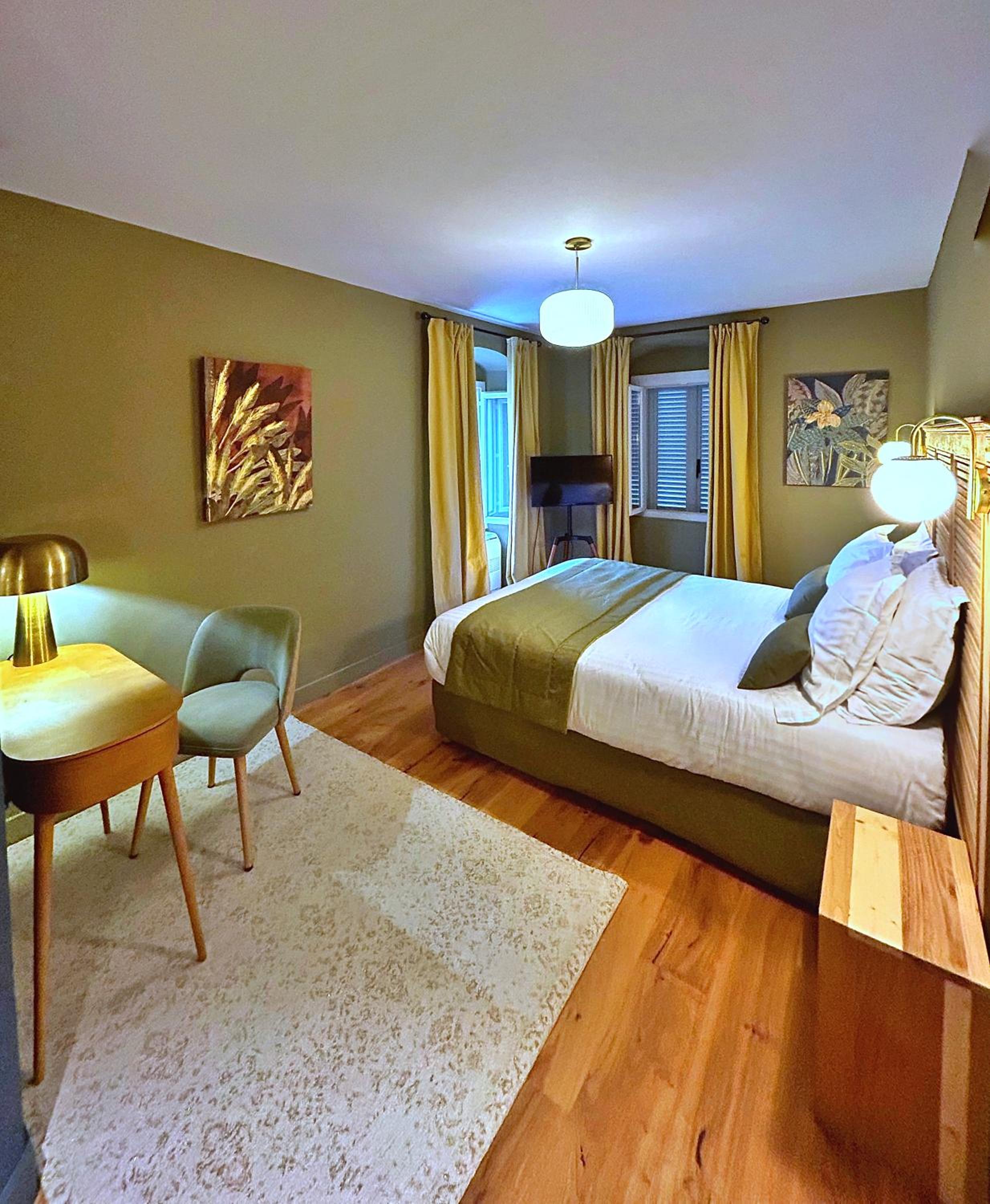 Double Room with Pool View - Photo 1