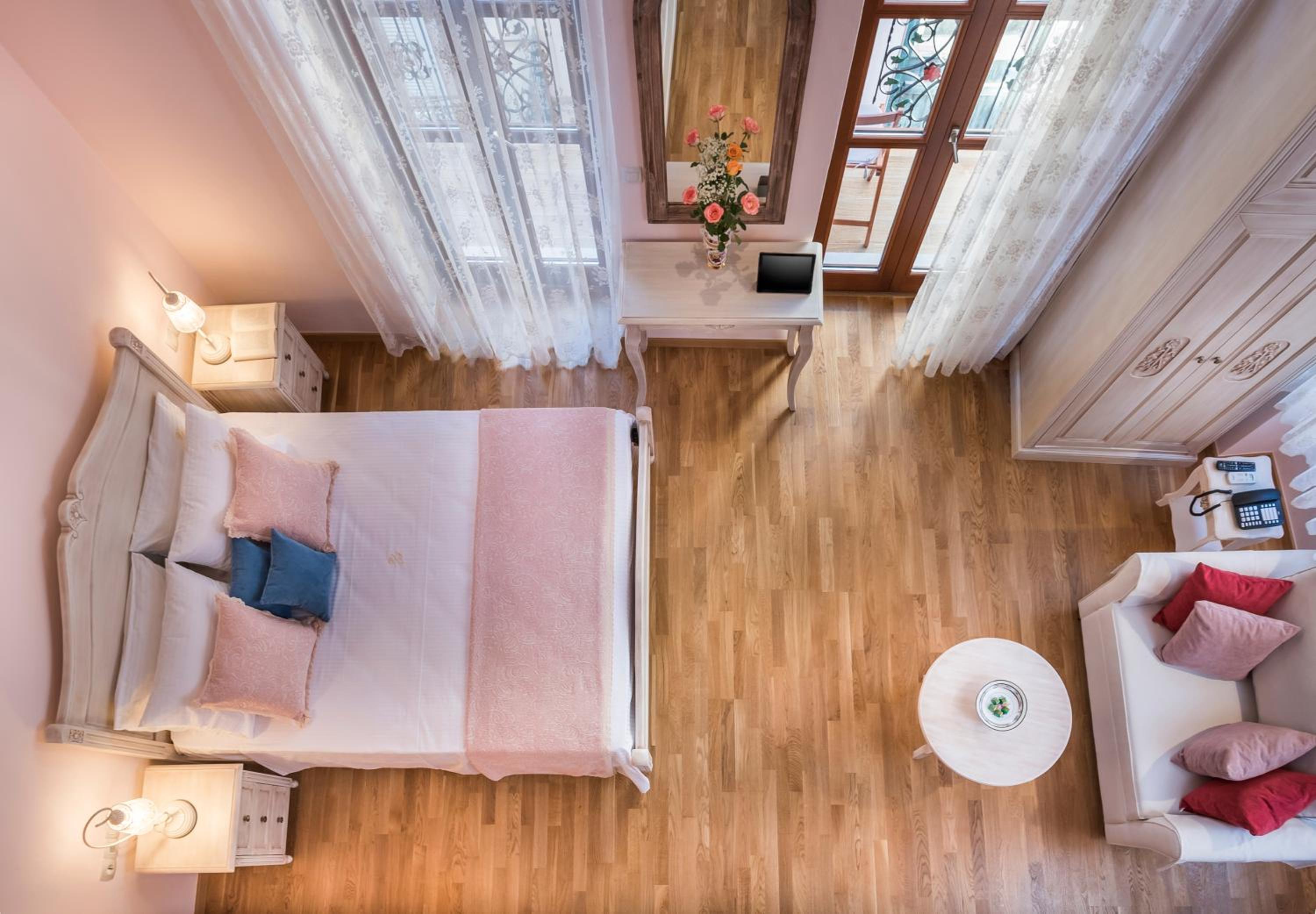 Apartment - Split Level