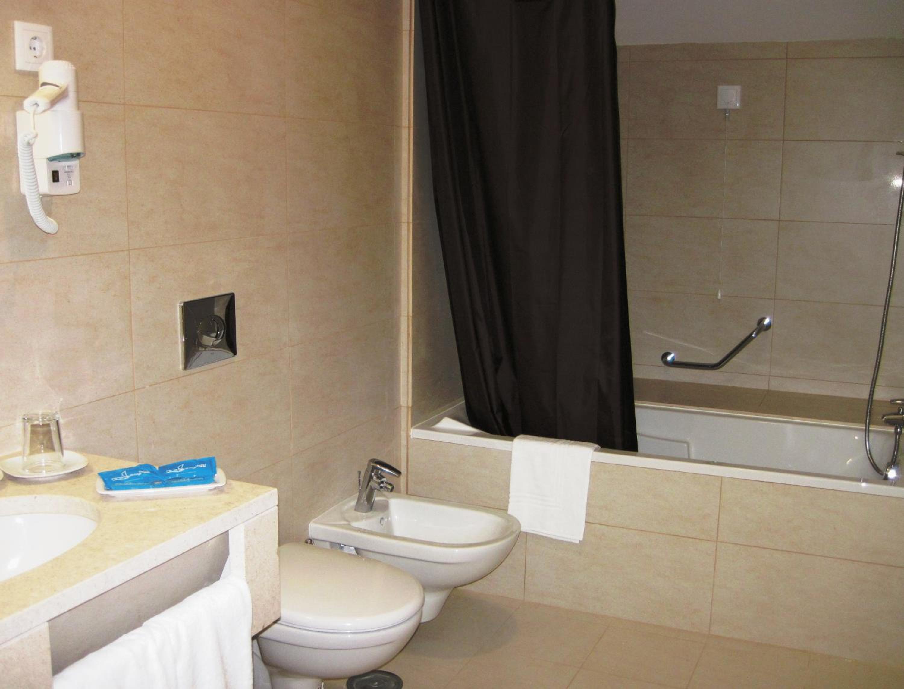 Double or Twin Room - Photo 3