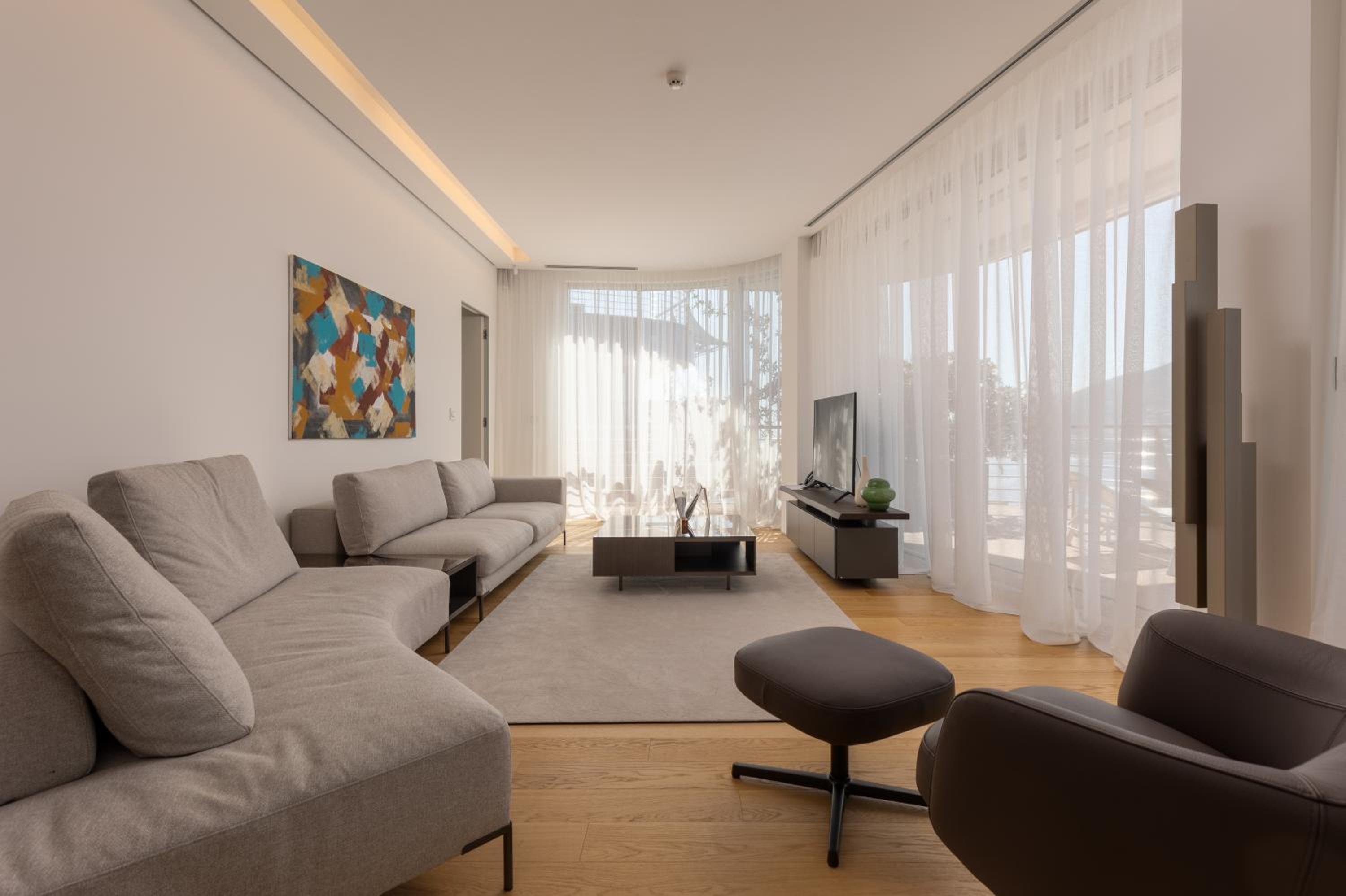 Four-Bedroom Apartment with Garden View