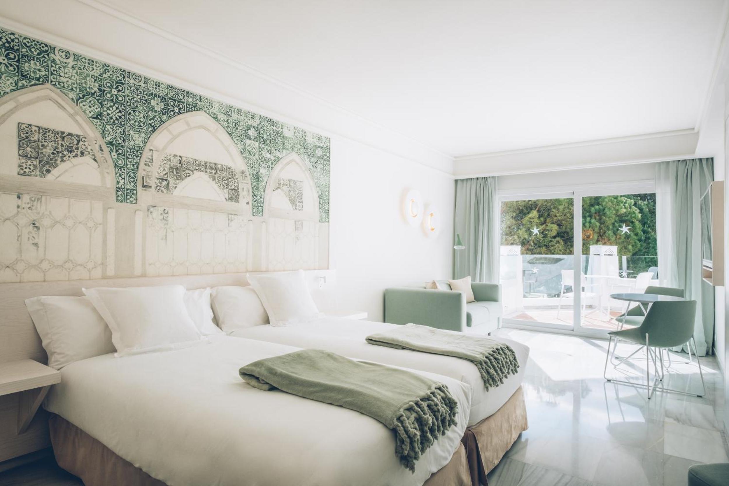 Double Room with Pool View - Photo 1