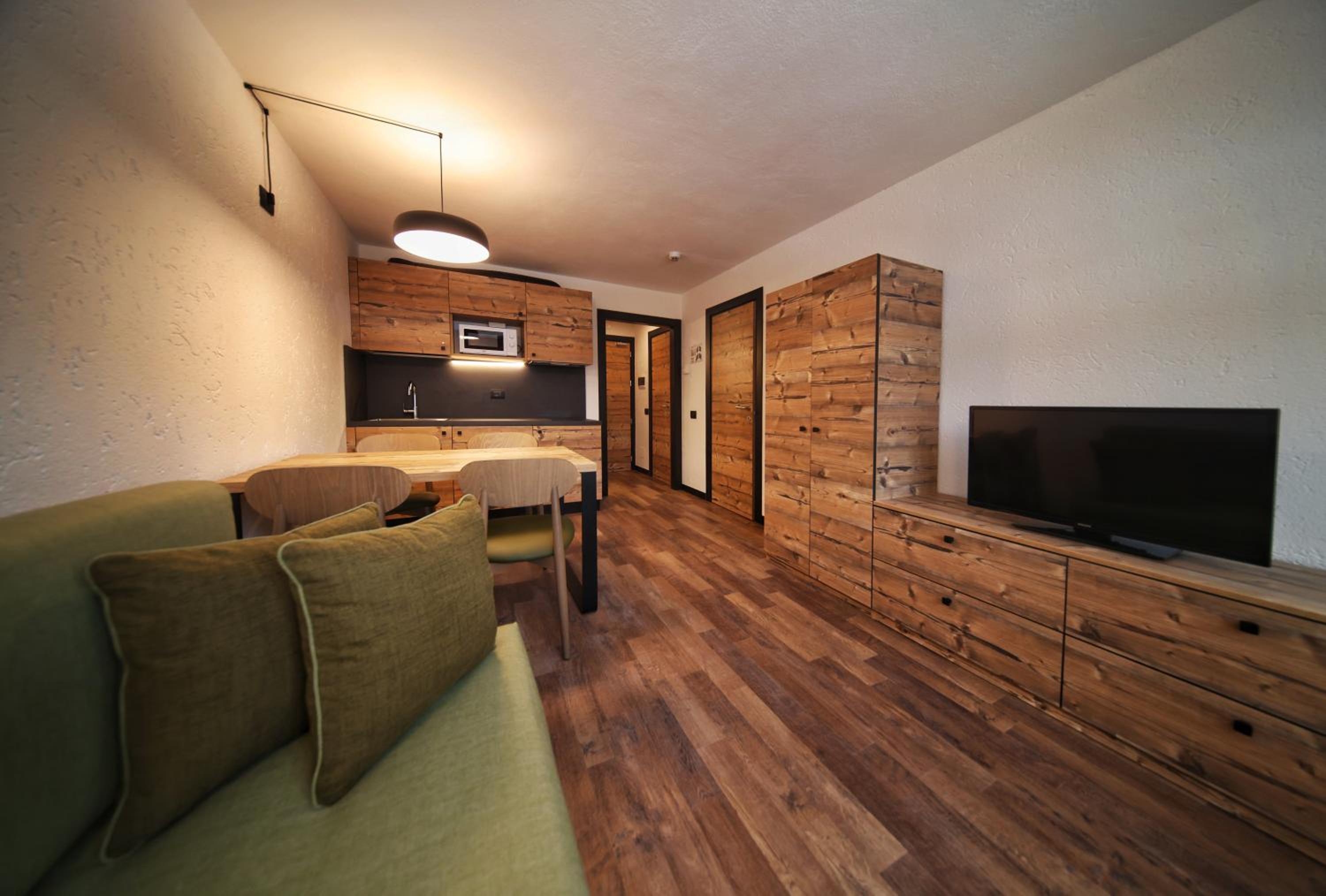 One-Bedroom Apartment - Photo 2