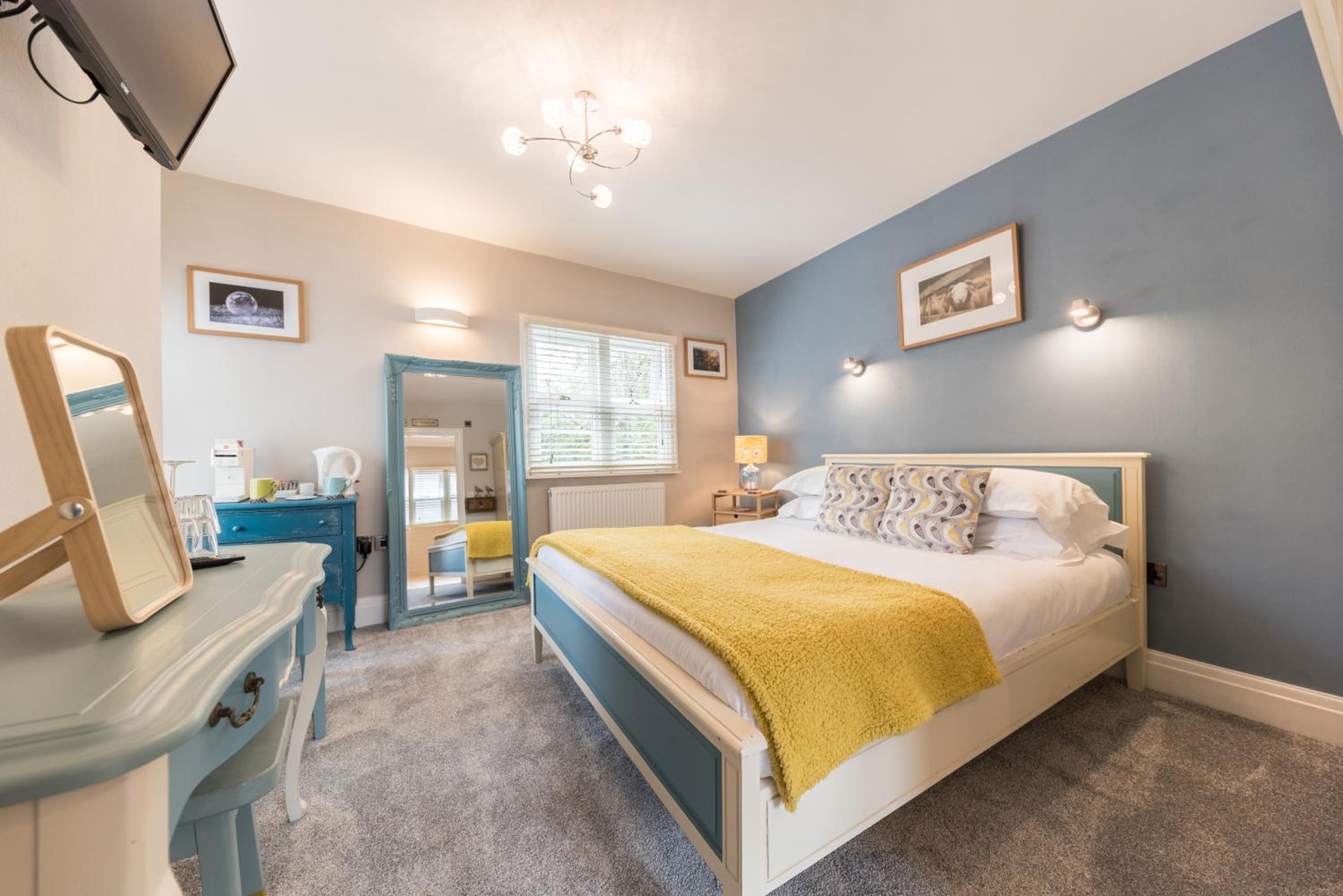 Standard King Room photo 3
