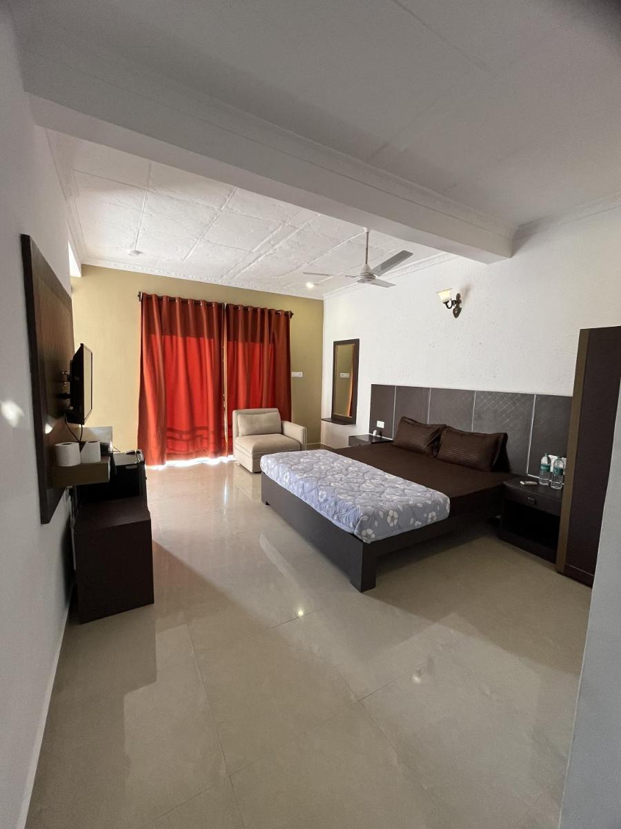 Quadruple Room with Balcony photo 3