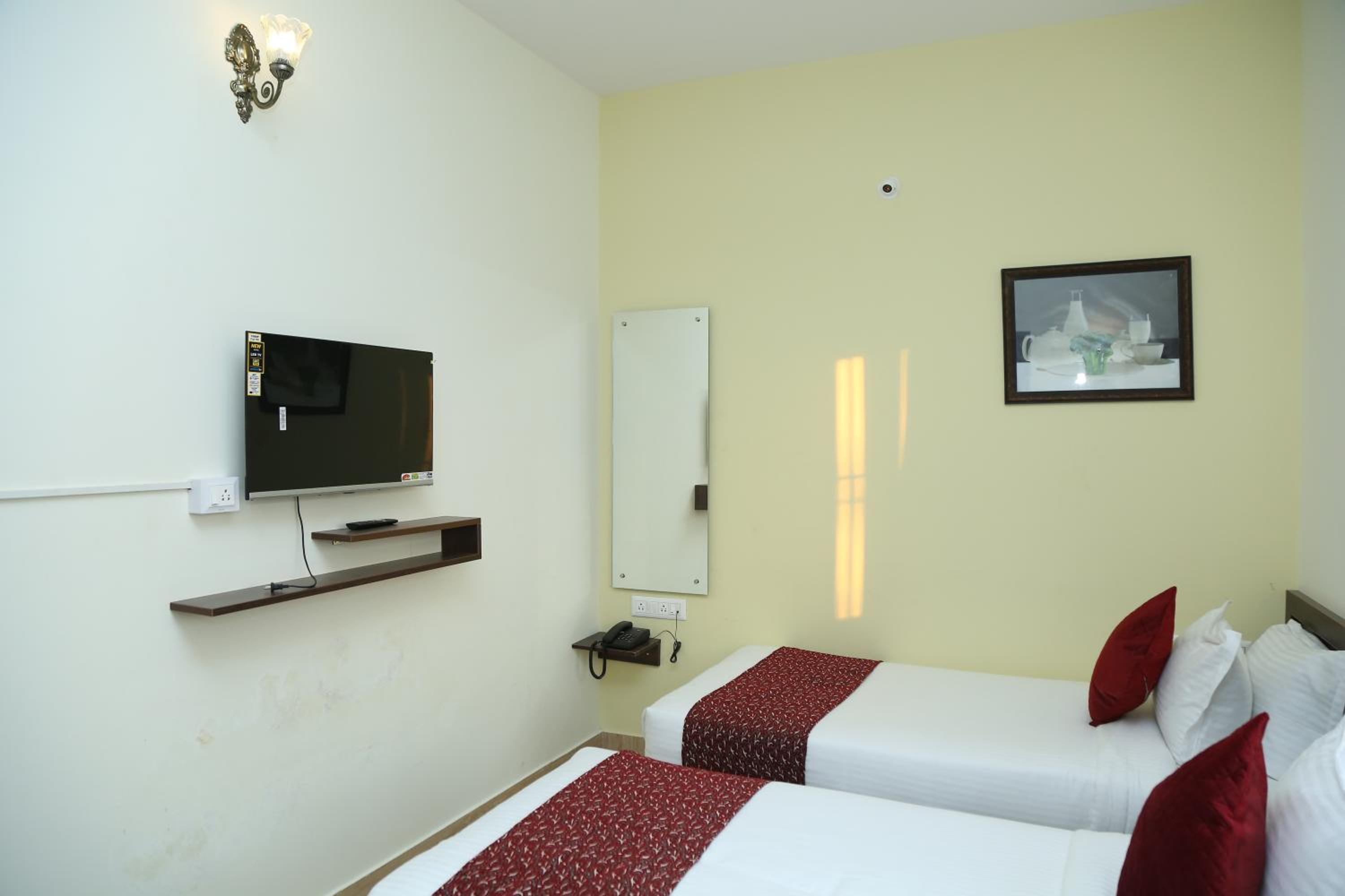 Standard Twin Room - Photo 3