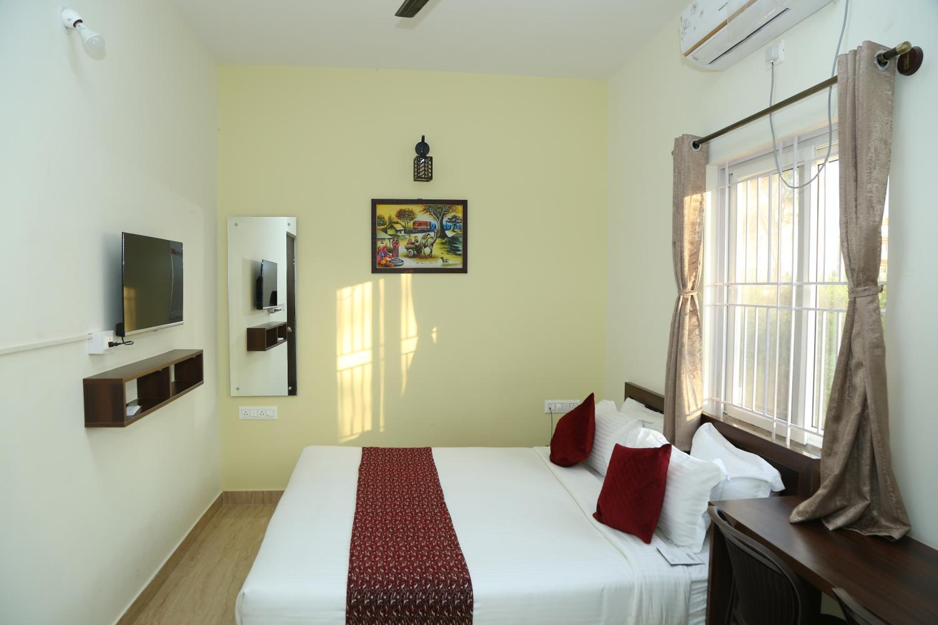 Standard Double Room with Fan - Photo 4