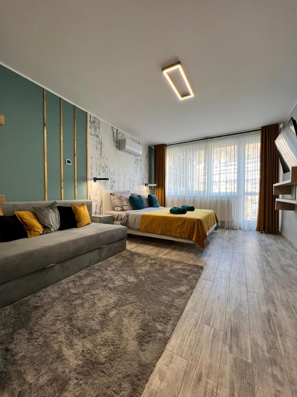 One-Bedroom Apartment photo 1