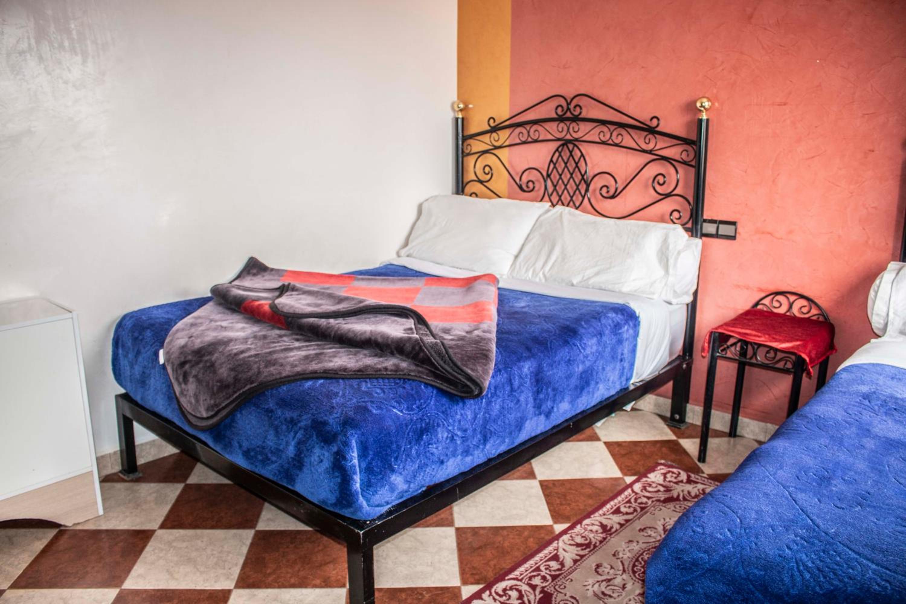 Double Room with Private Bathroom - Photo 21