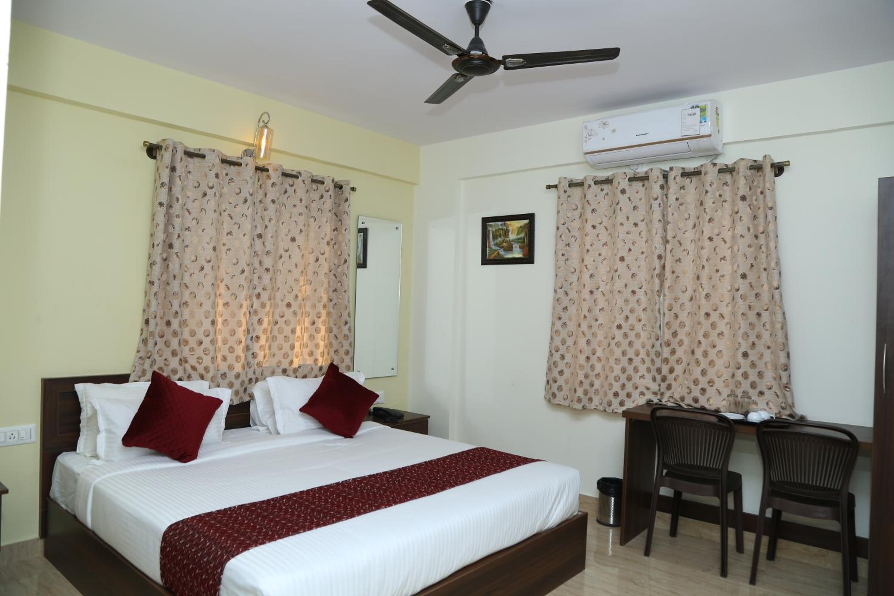 Standard Double Room with Fan - Photo 5