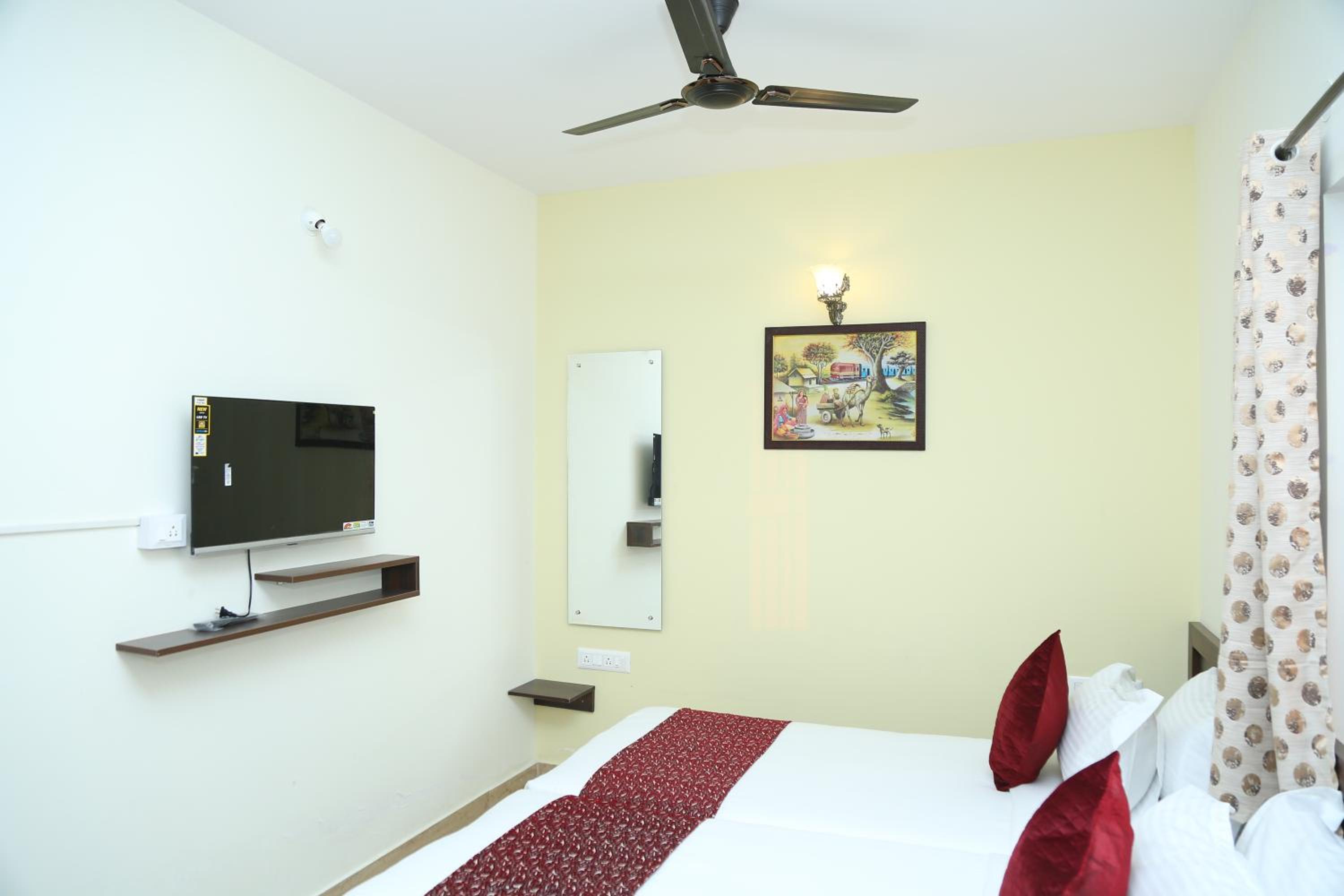 Standard Double Room with Fan - Photo 1