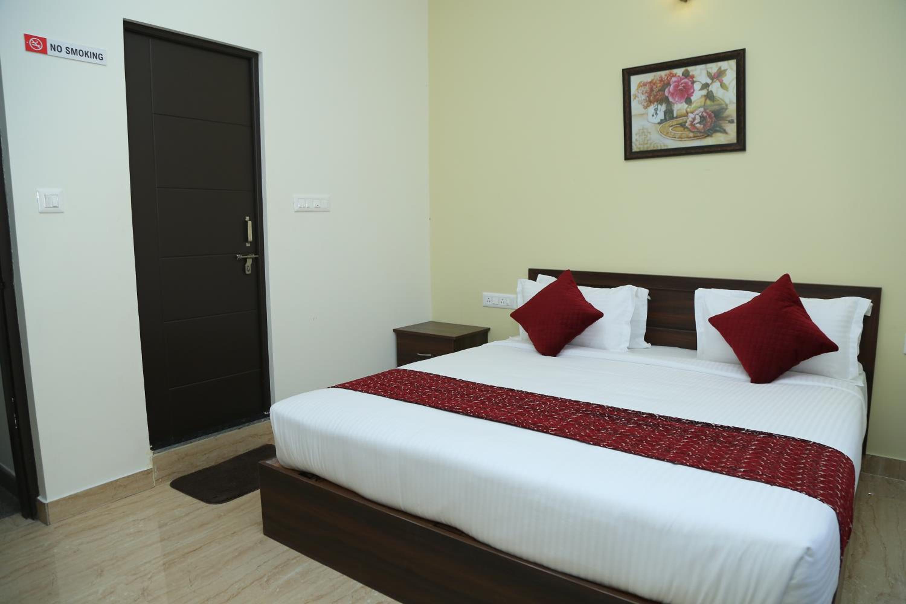 Standard Double Room with Fan - Photo 3