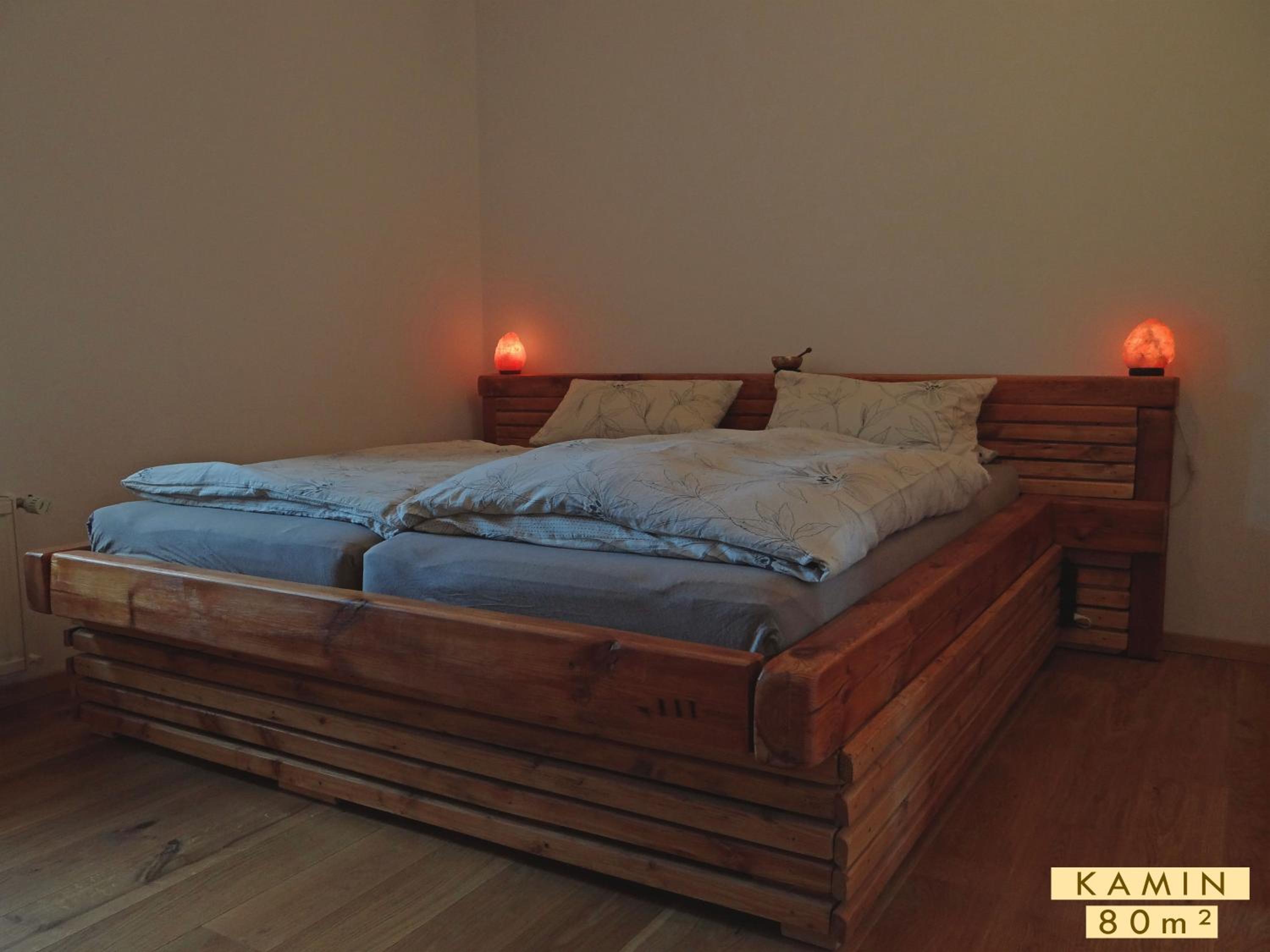 One-Bedroom Apartment with Fireplace photo 1