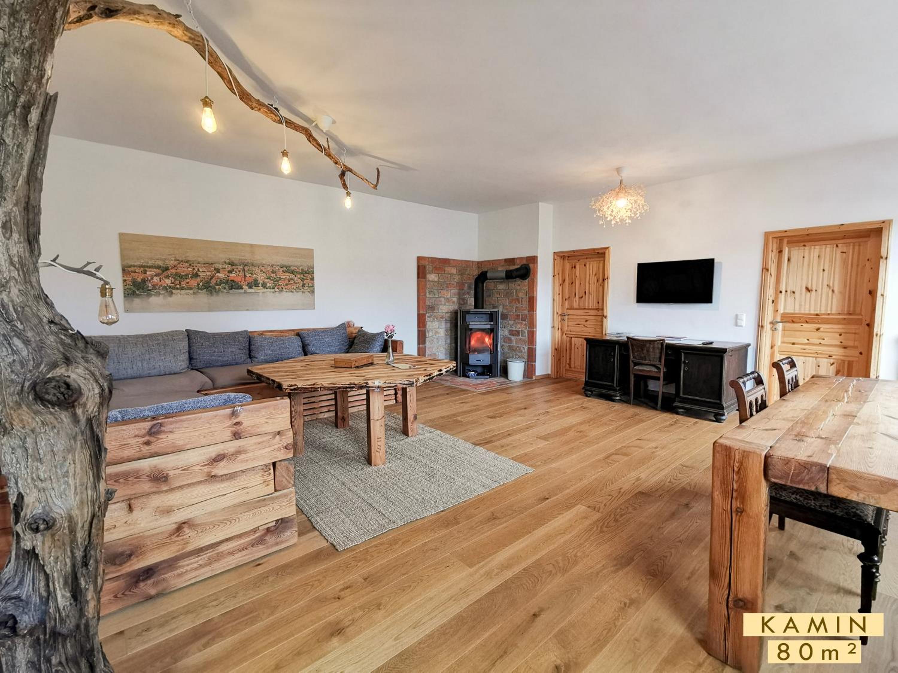 One-Bedroom Apartment with Fireplace photo 2