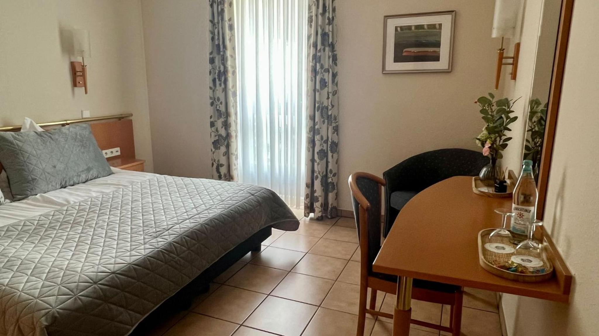 Double Room - Photo 8
