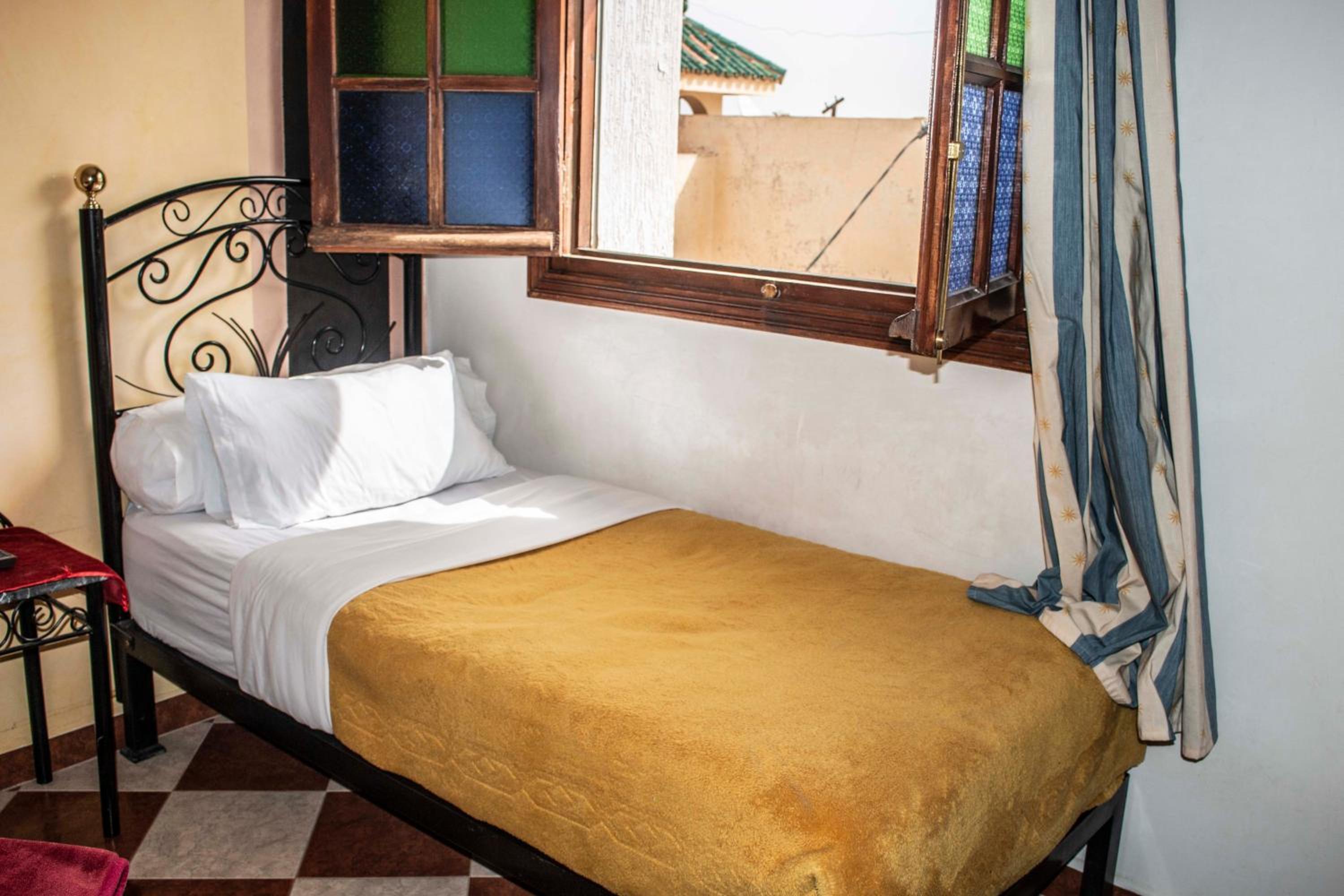 Double Room with Private Bathroom - Photo 7