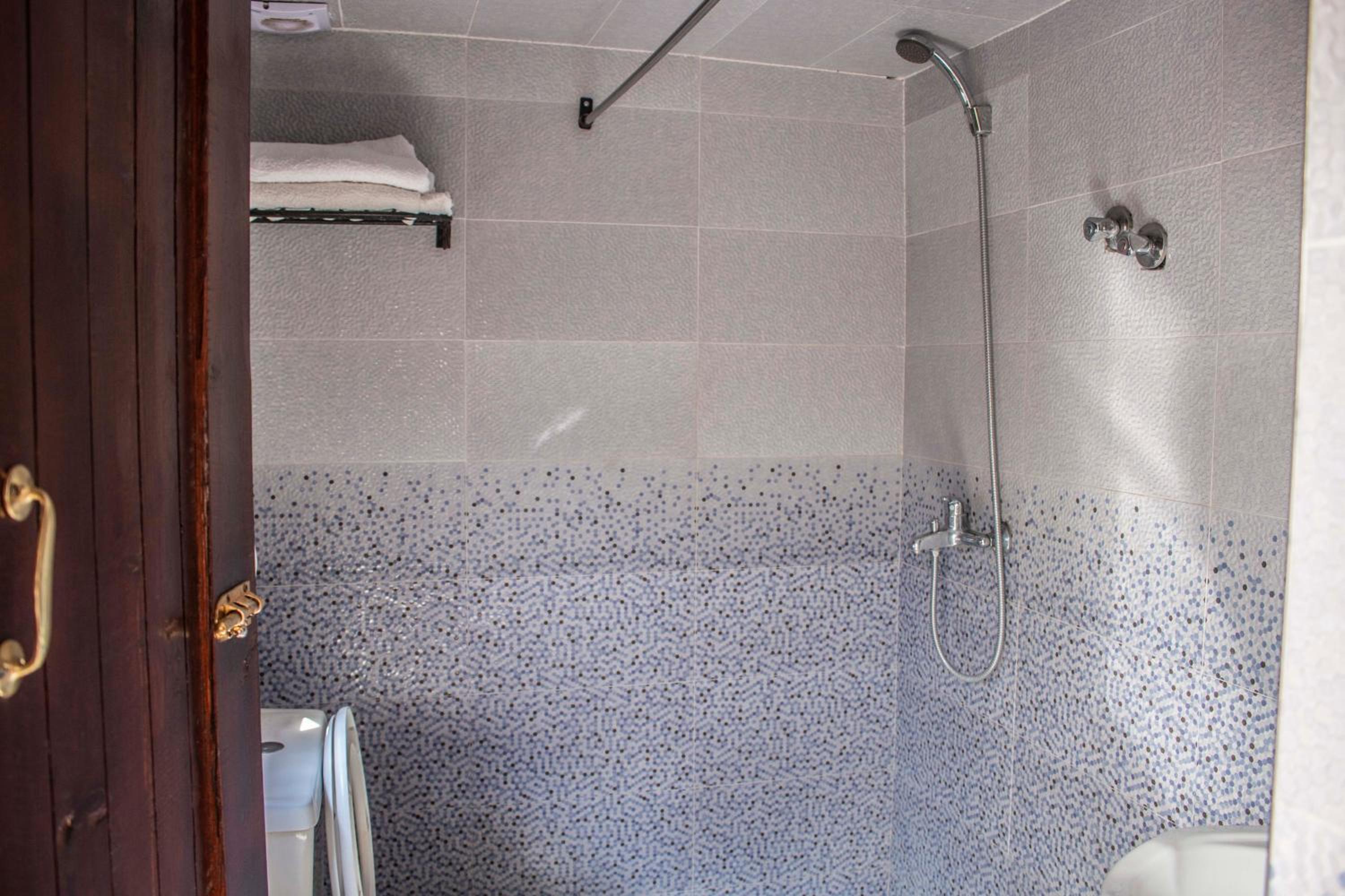 Triple Room with Private Bathroom - Photo 5