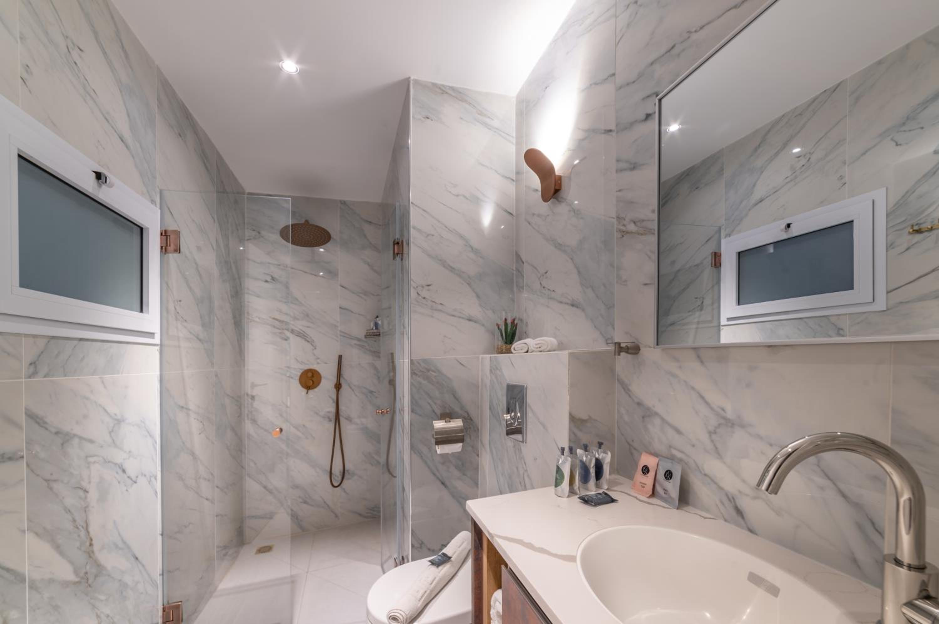 Large Standard Double Room (accessible by stairs only) - Photo 7