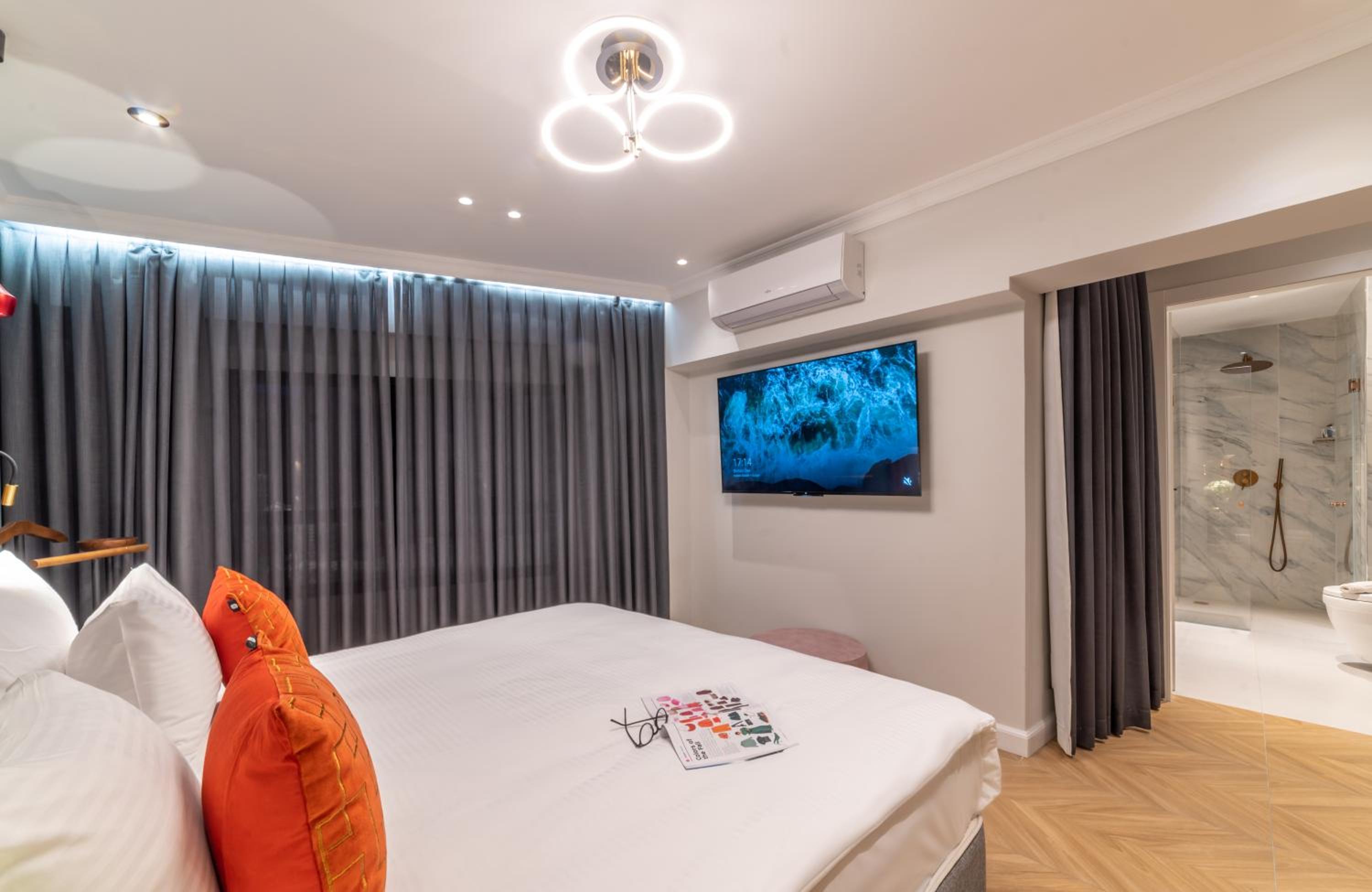 Large Standard Double Room (accessible by stairs only) - Photo 8